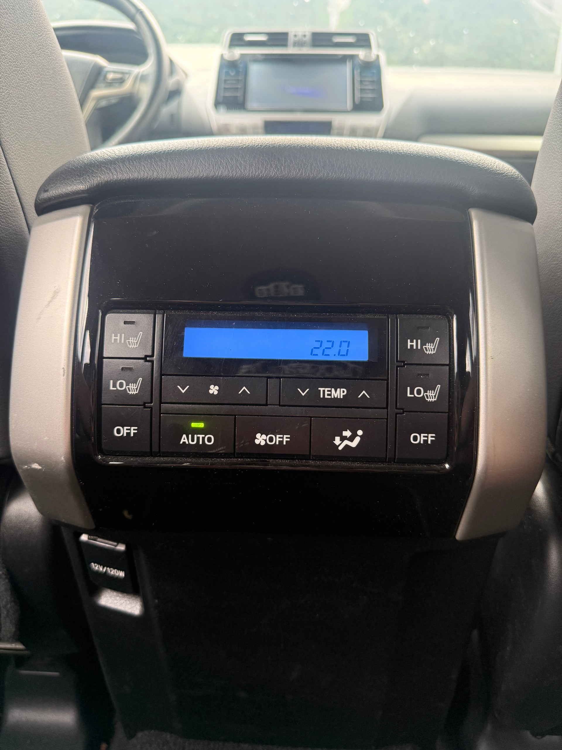 TOYOTA Land Cruiser 2.8TD Premium Automatic *CH-FZ* STANDHEIZUNG * LEDER * 201 PS 500 NM*-image-18