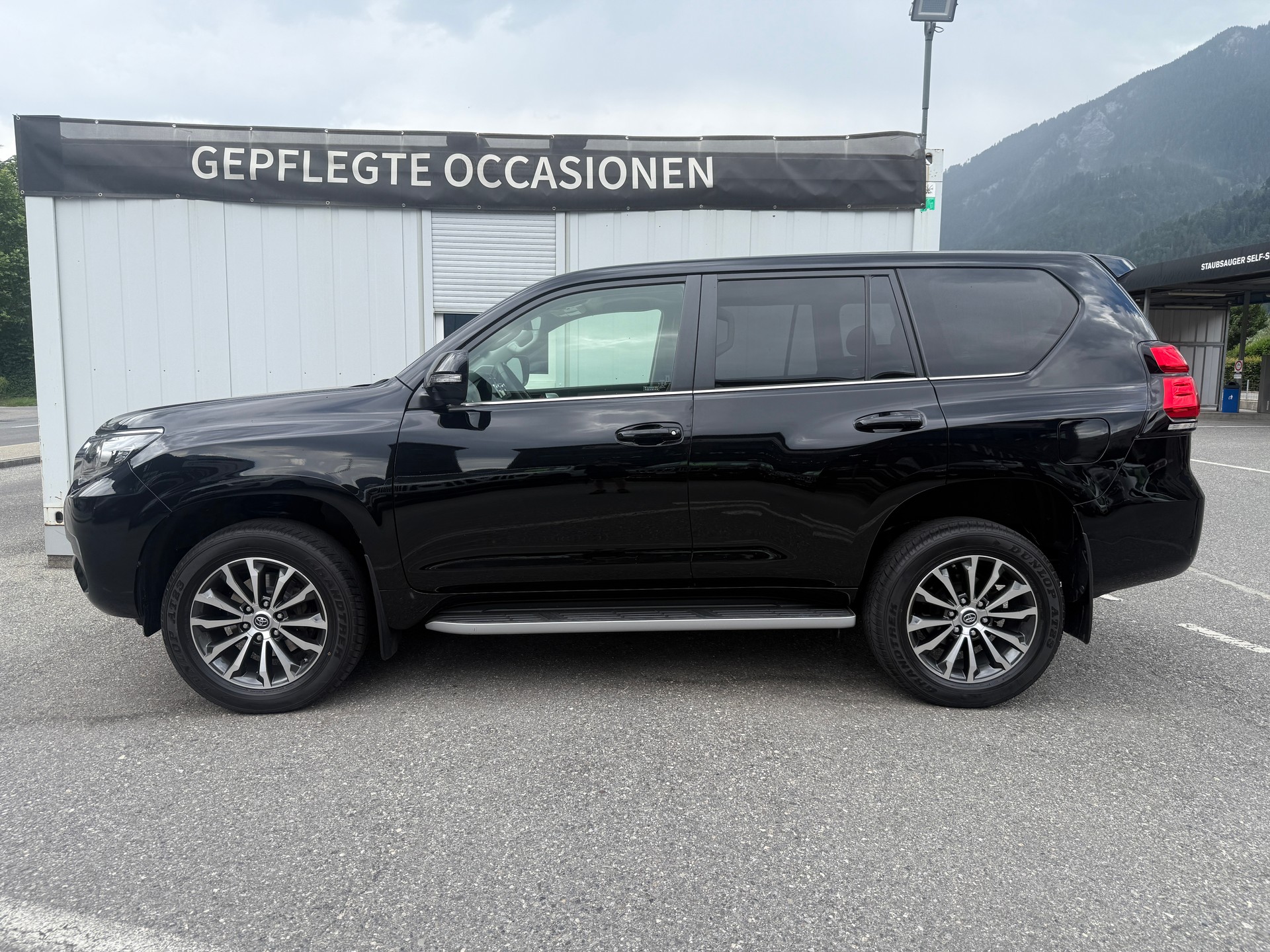 TOYOTA Land Cruiser 2.8TD Premium Automatic *CH-FZ* STANDHEIZUNG * LEDER * 201 PS 500 NM*-image-8