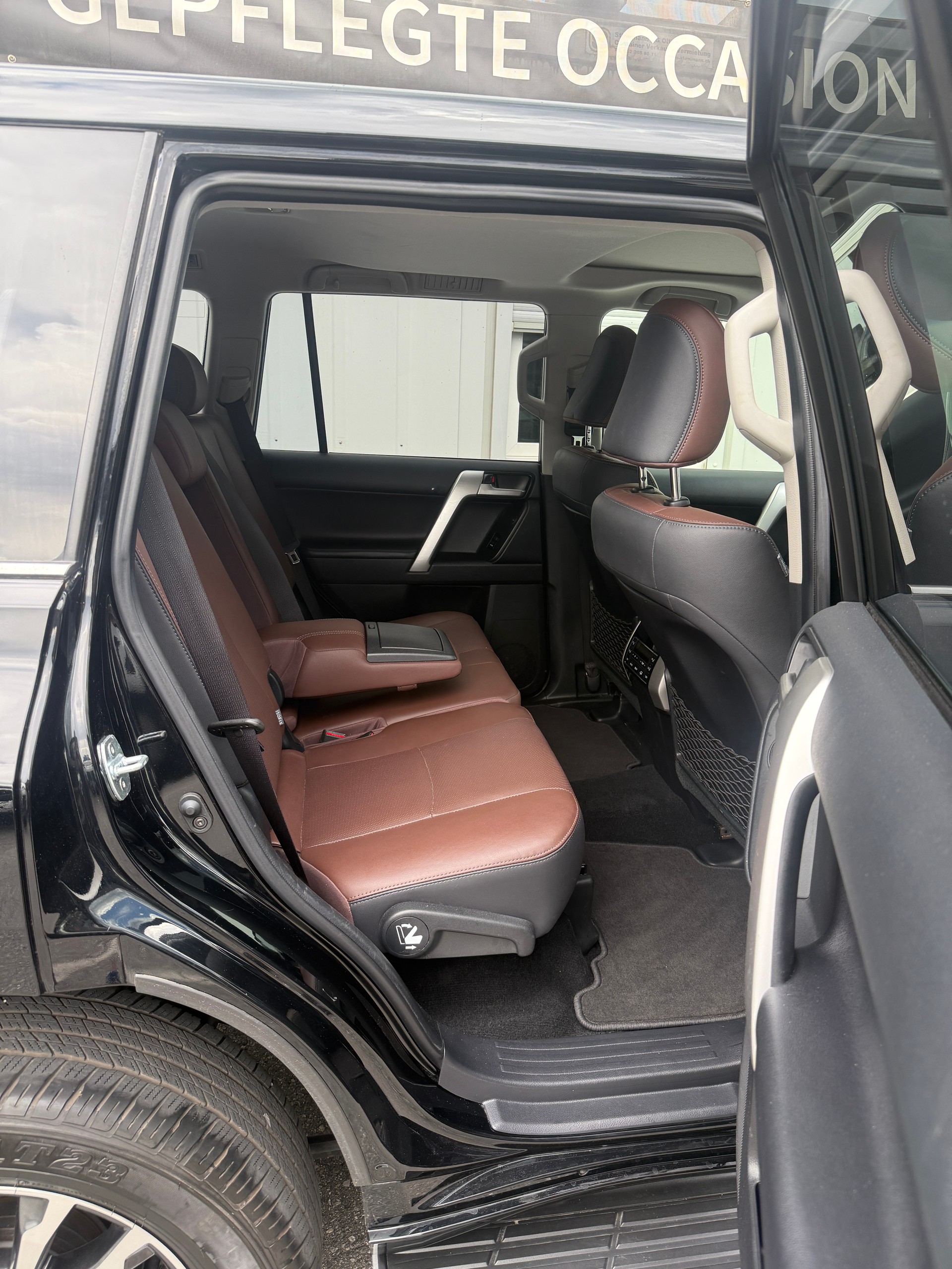 TOYOTA Land Cruiser 2.8TD Premium Automatic *CH-FZ* STANDHEIZUNG * LEDER * 201 PS 500 NM*-image-13