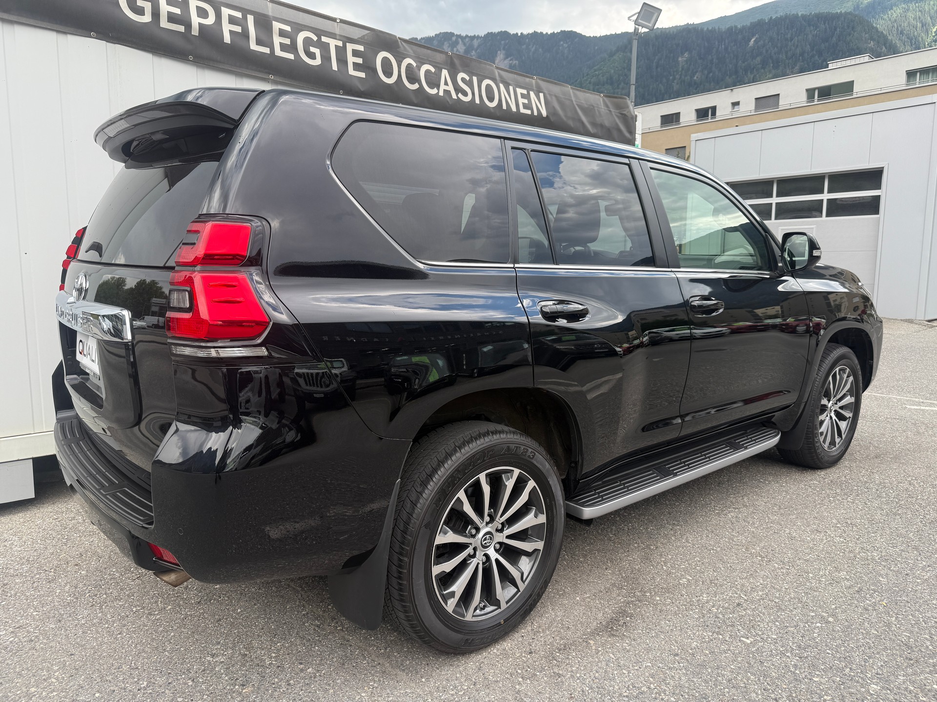 TOYOTA Land Cruiser 2.8TD Premium Automatic *CH-FZ* STANDHEIZUNG * LEDER * 201 PS 500 NM*-showroom-element-2