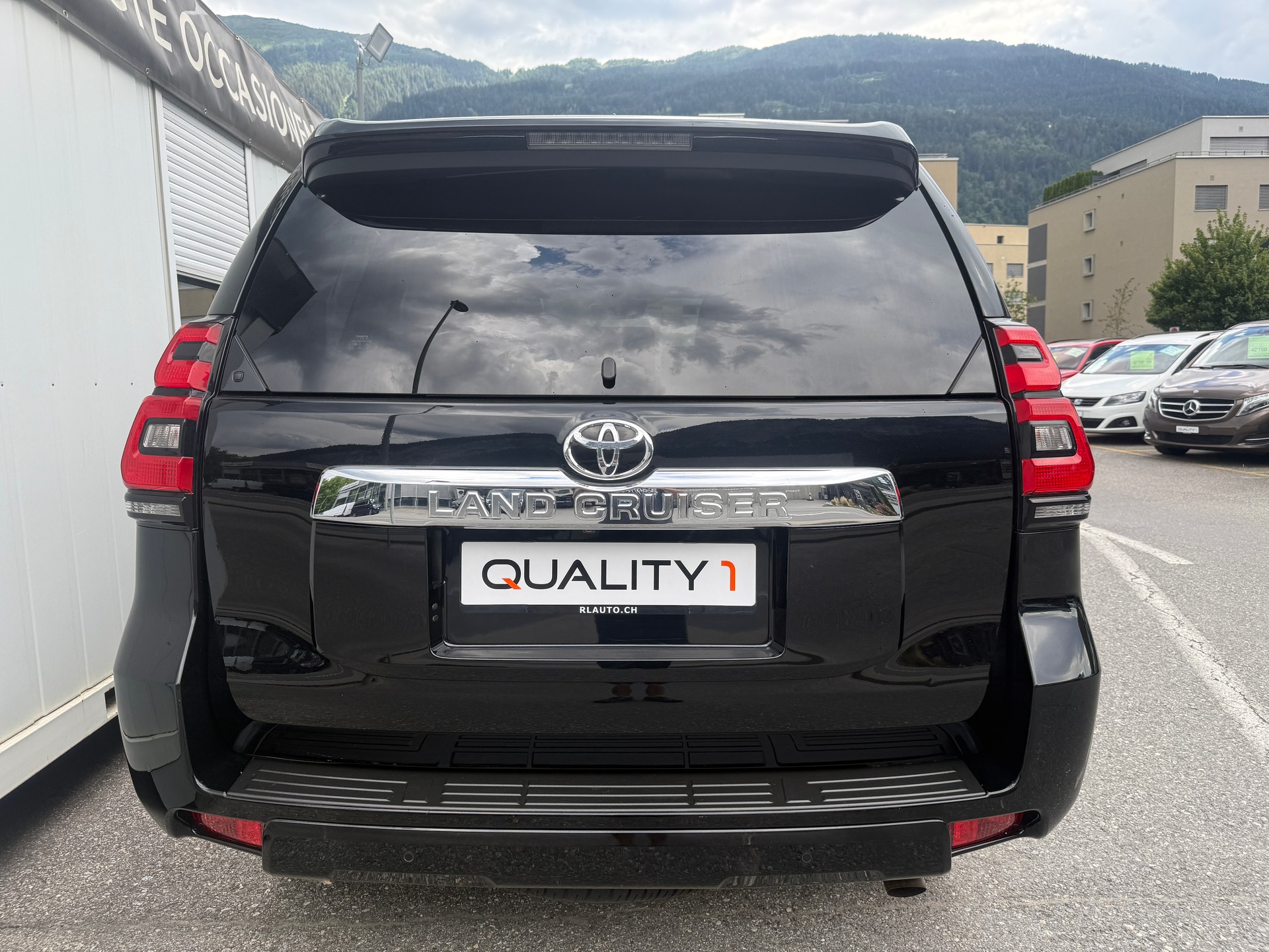 TOYOTA Land Cruiser 2.8TD Premium Automatic *CH-FZ* STANDHEIZUNG * LEDER * 201 PS 500 NM*-showroom-element-3