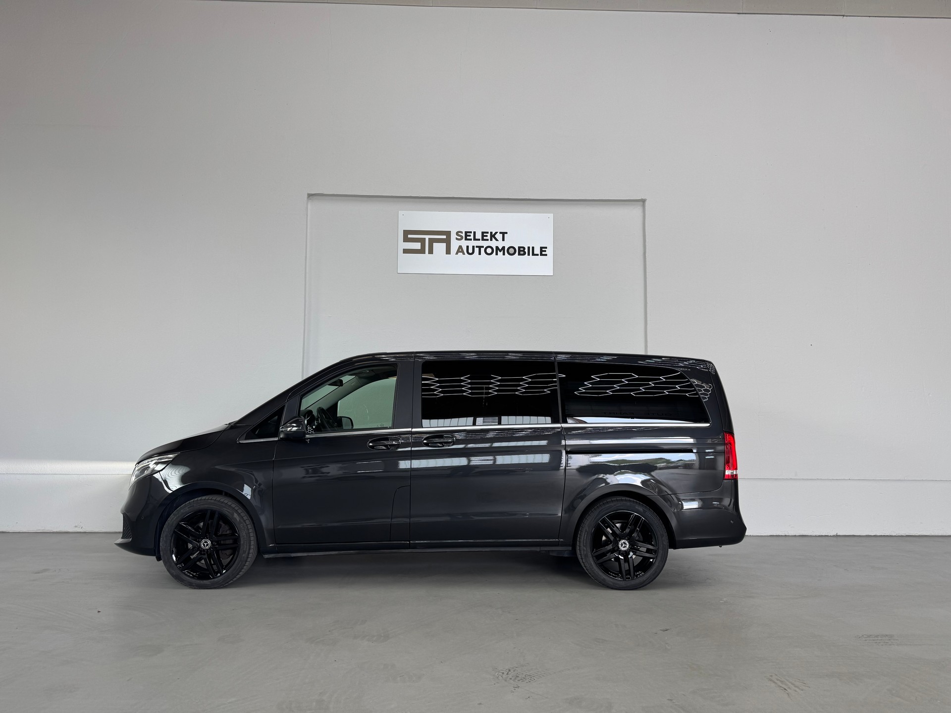 MERCEDES-BENZ V 300 d lang Avantgarde 4Matic 9G-Tronic-showroom-element-3