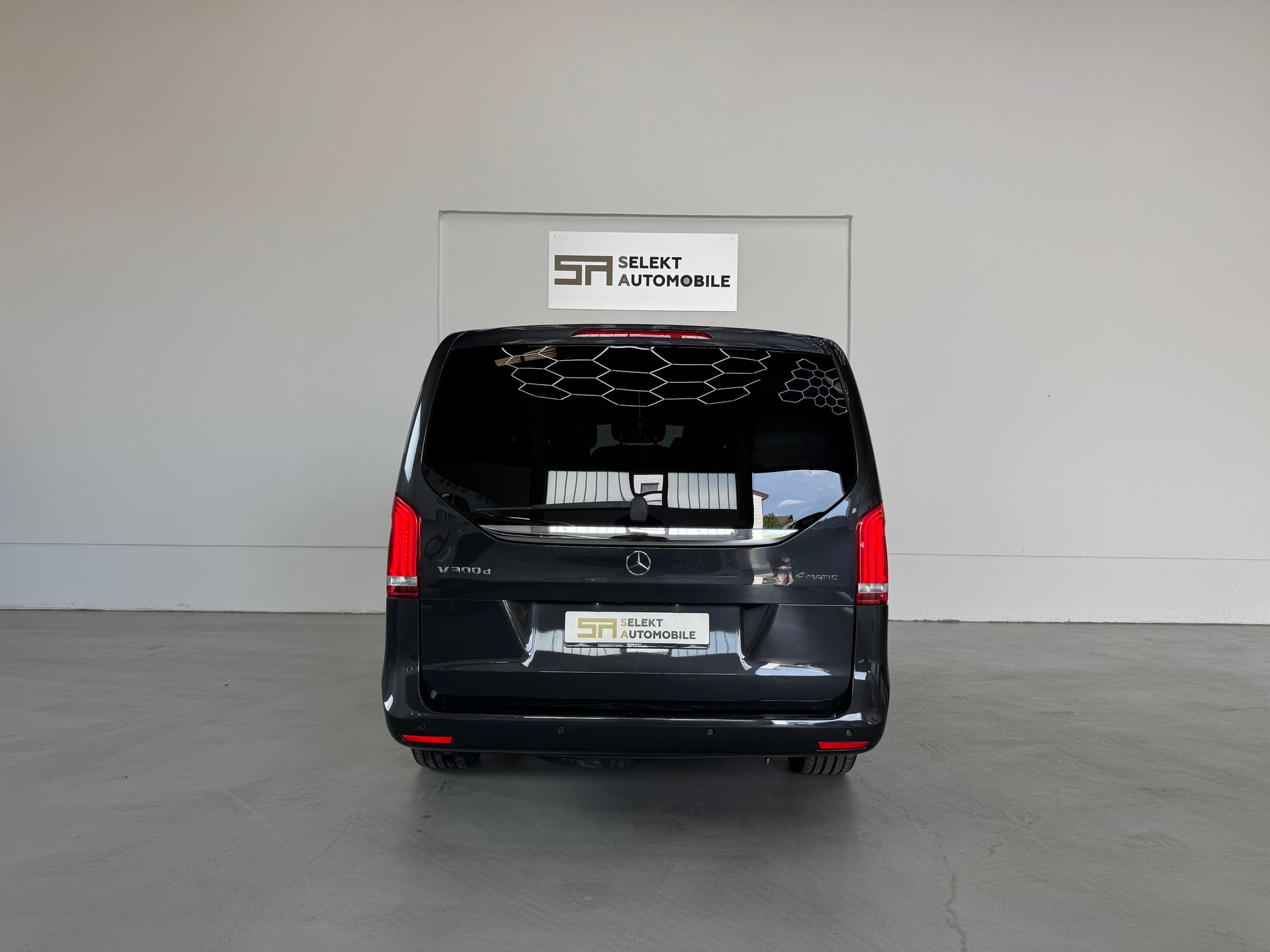 MERCEDES-BENZ V 300 d lang Avantgarde 4Matic 9G-Tronic-image-4