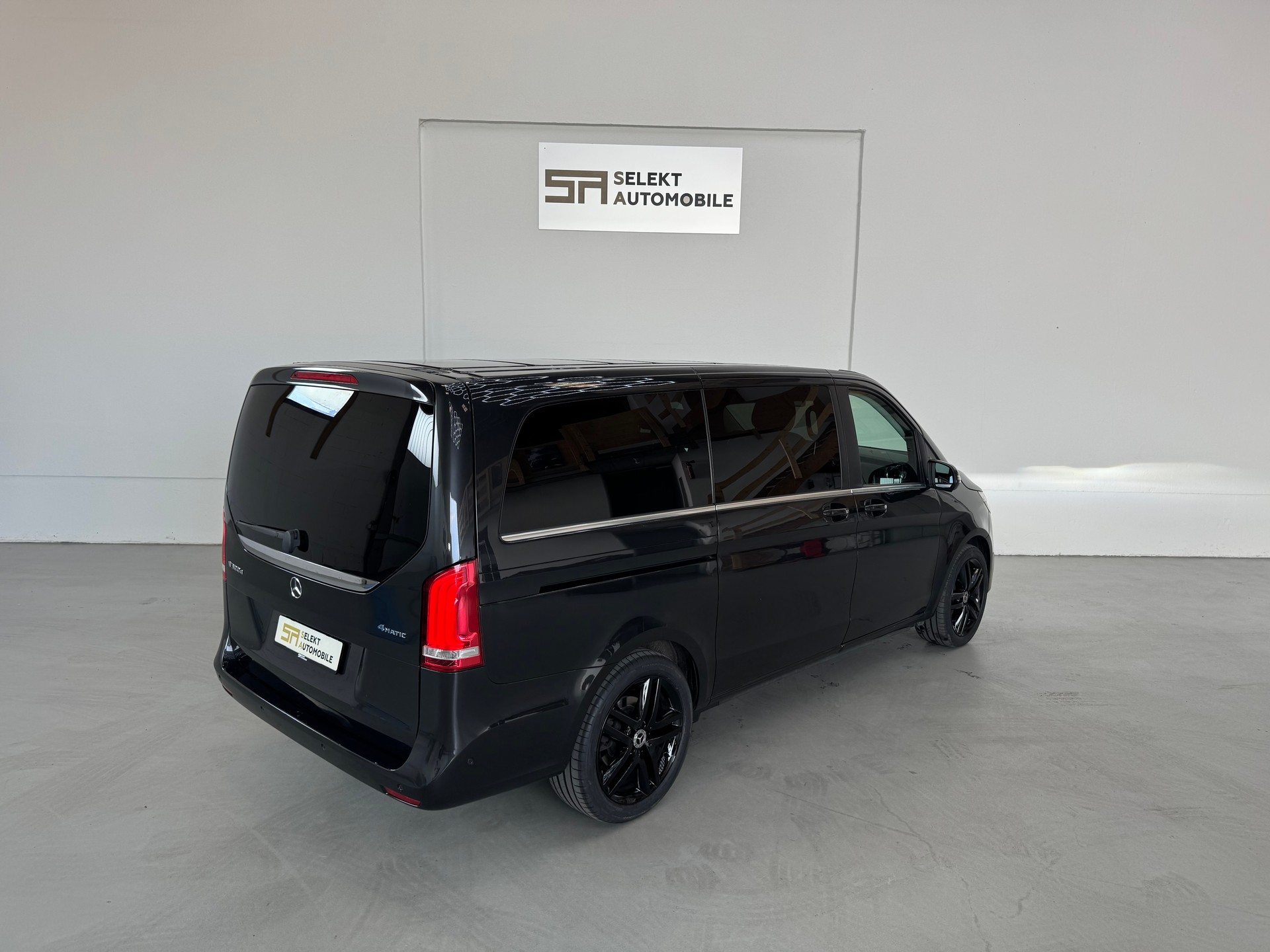 MERCEDES-BENZ V 300 d lang Avantgarde 4Matic 9G-Tronic-image-5
