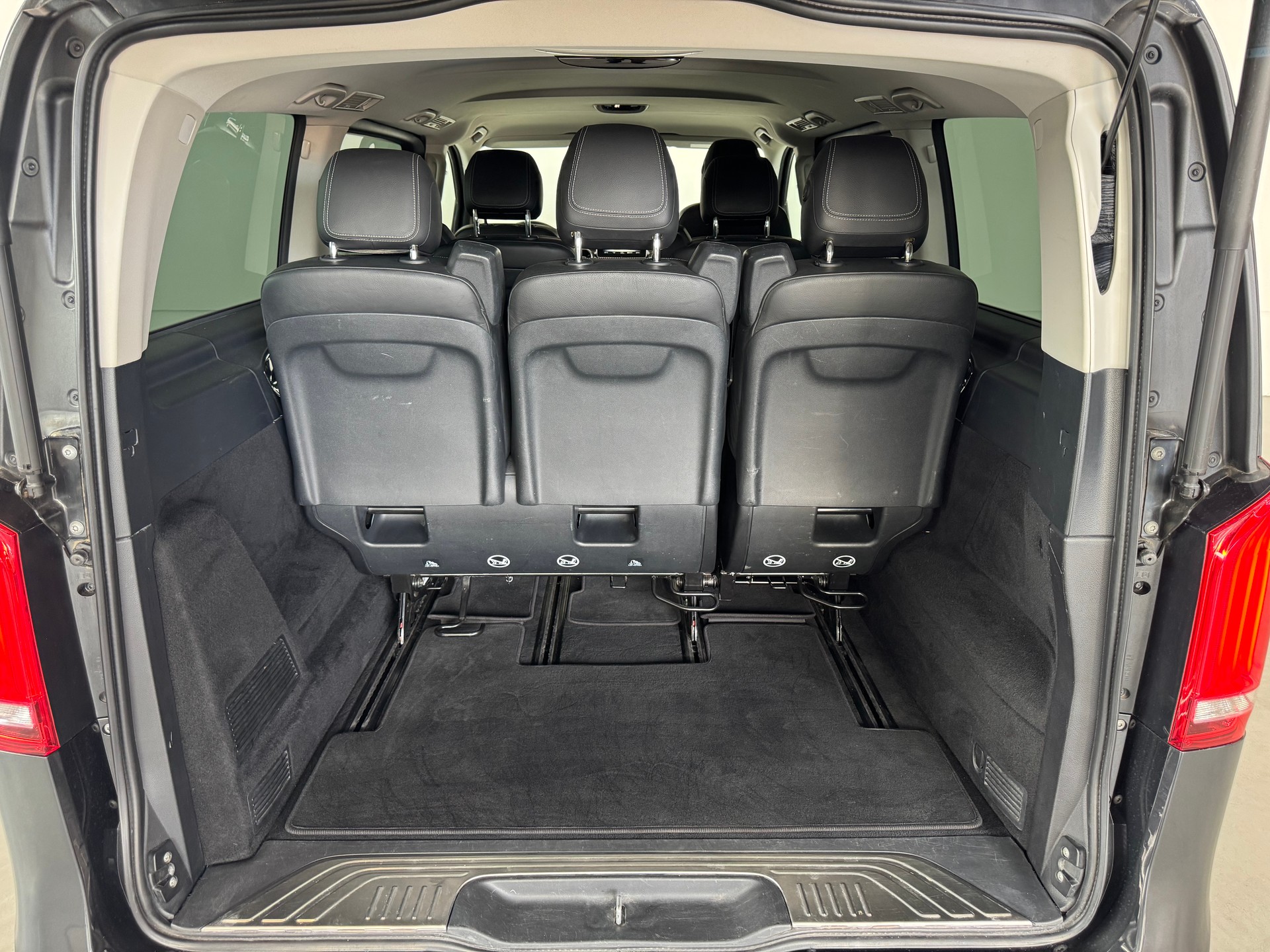 MERCEDES-BENZ V 300 d lang Avantgarde 4Matic 9G-Tronic-image-30