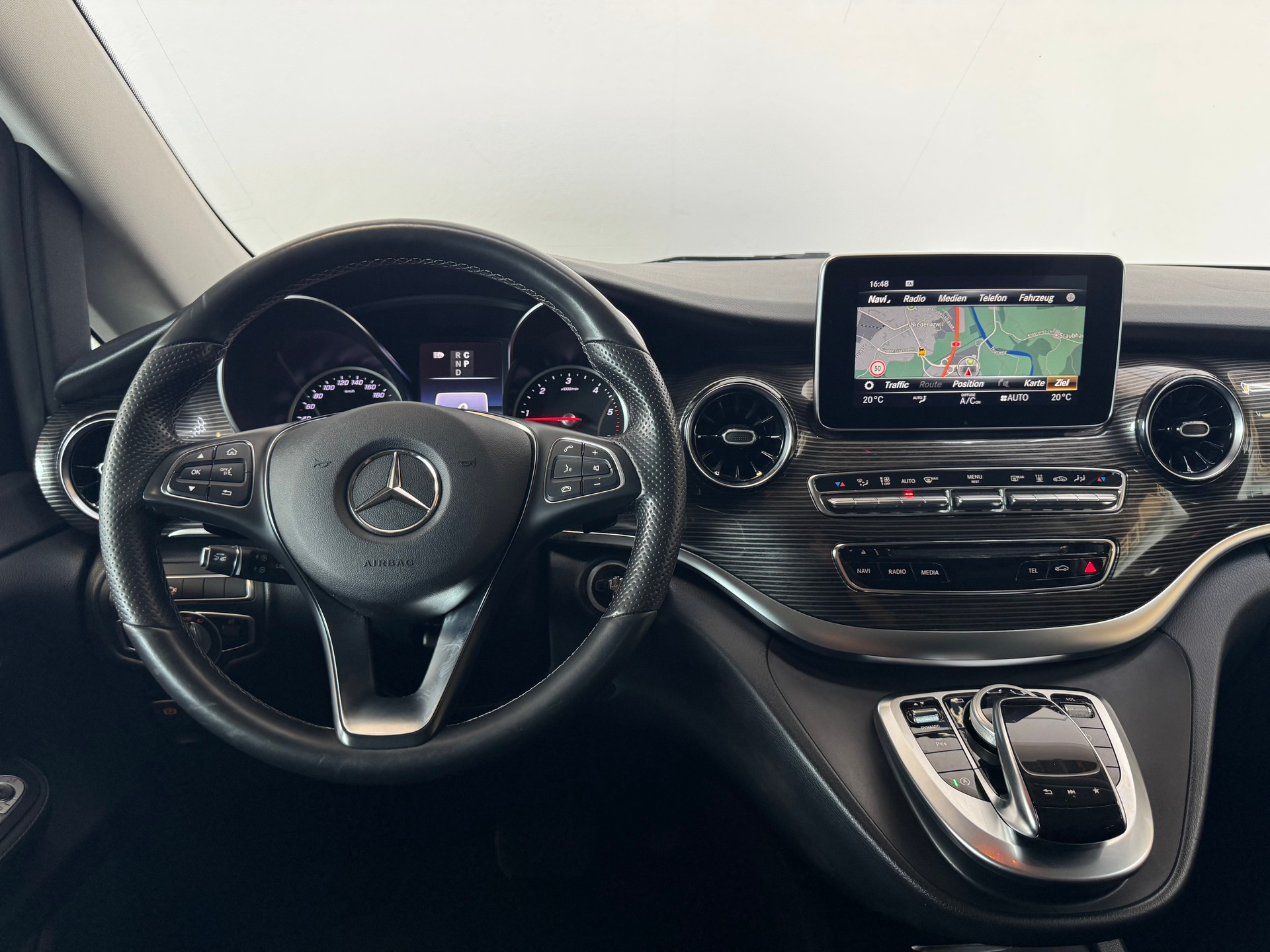 MERCEDES-BENZ V 300 d lang Avantgarde 4Matic 9G-Tronic-image-17