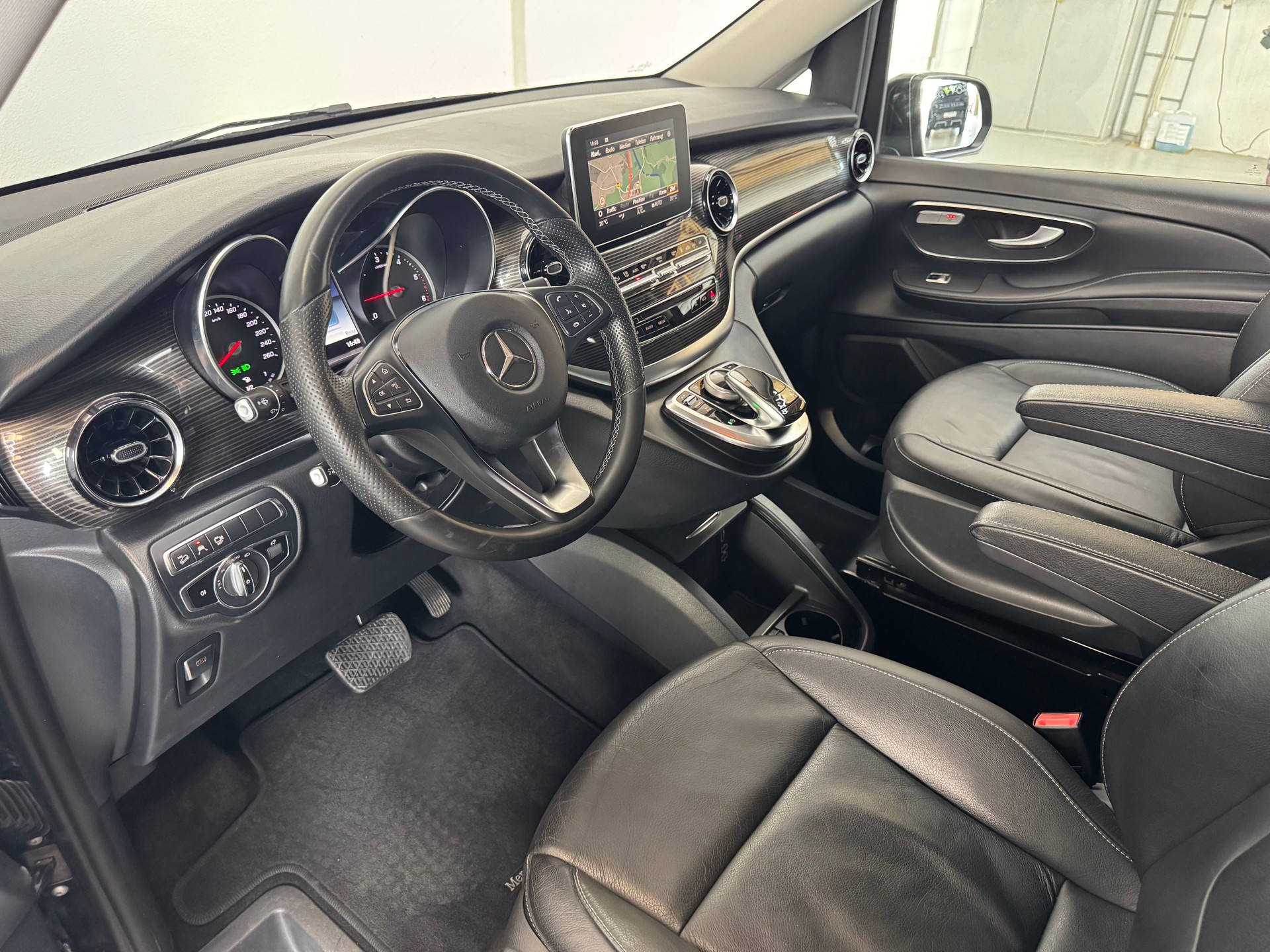MERCEDES-BENZ V 300 d lang Avantgarde 4Matic 9G-Tronic-image-10