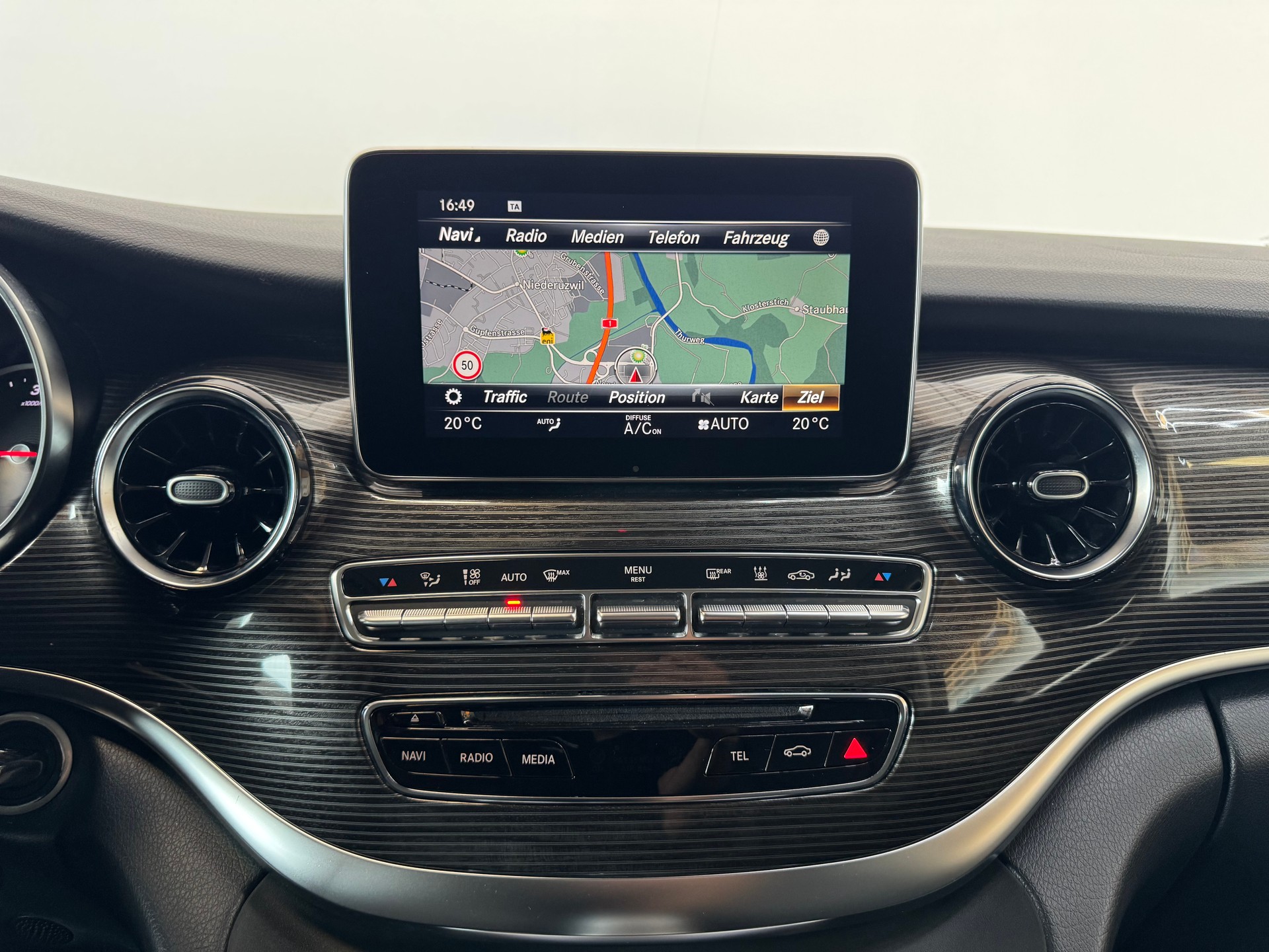 MERCEDES-BENZ V 300 d lang Avantgarde 4Matic 9G-Tronic-image-18