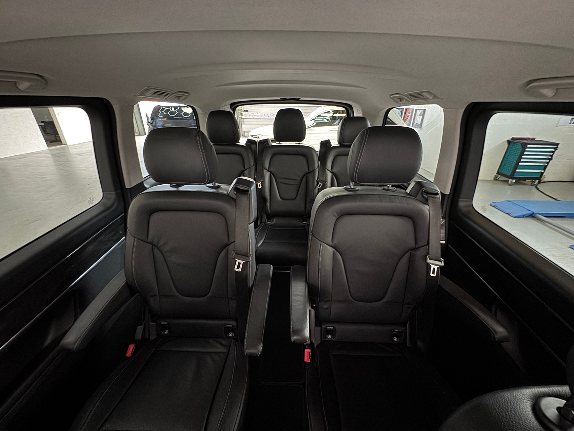 MERCEDES-BENZ V 300 d lang Avantgarde 4Matic 9G-Tronic-image-27