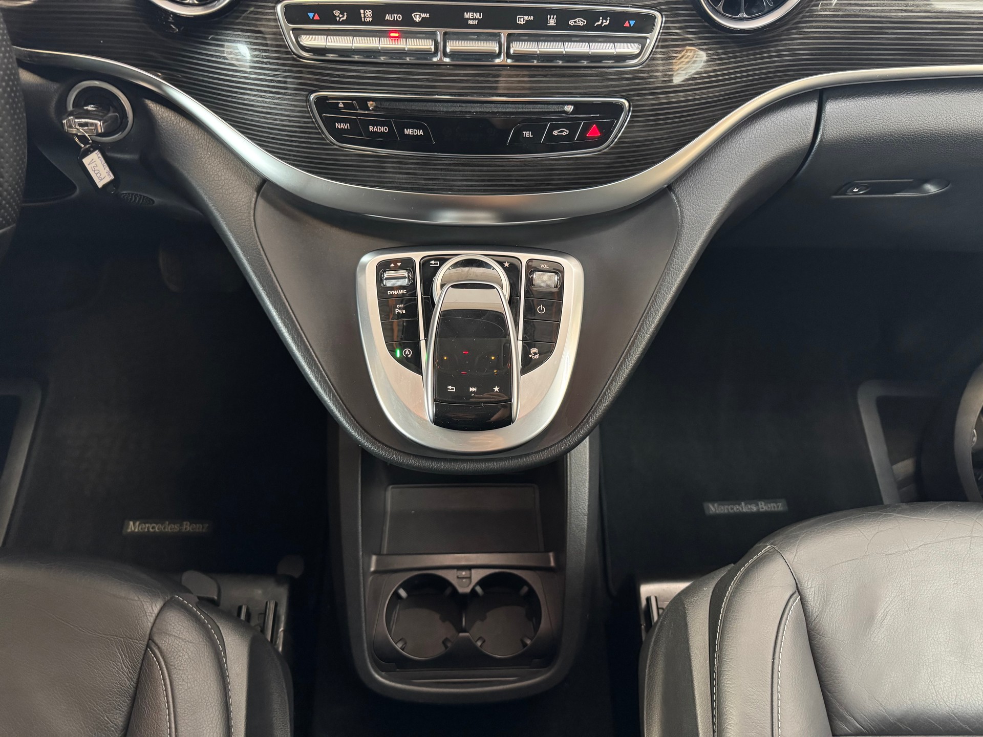 MERCEDES-BENZ V 300 d lang Avantgarde 4Matic 9G-Tronic-image-24