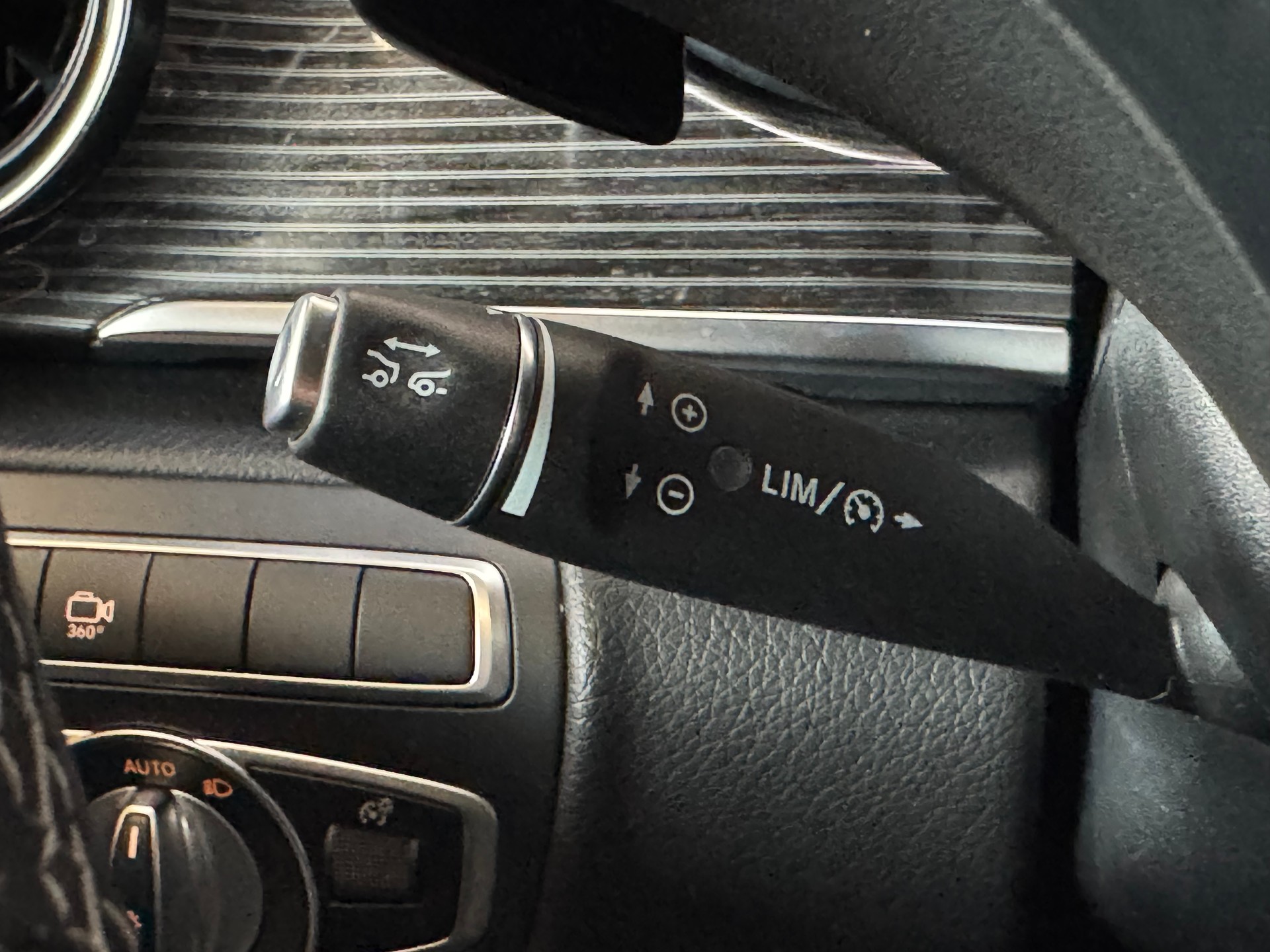 MERCEDES-BENZ V 300 d lang Avantgarde 4Matic 9G-Tronic-image-16