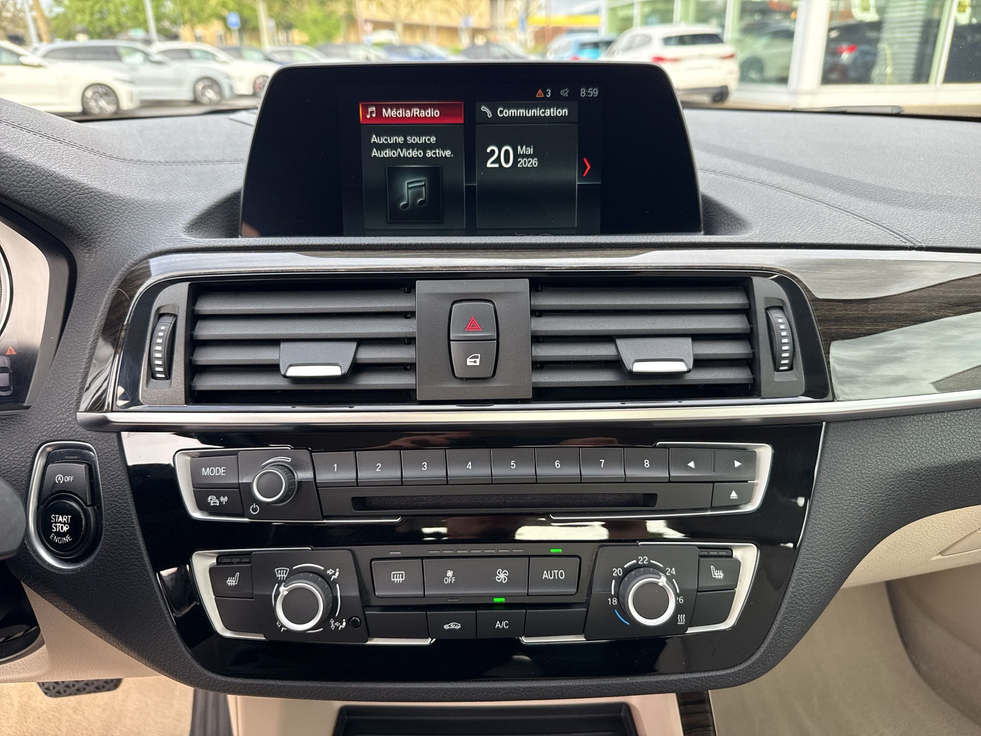BMW 220i Luxury Line Steptronic-image-10