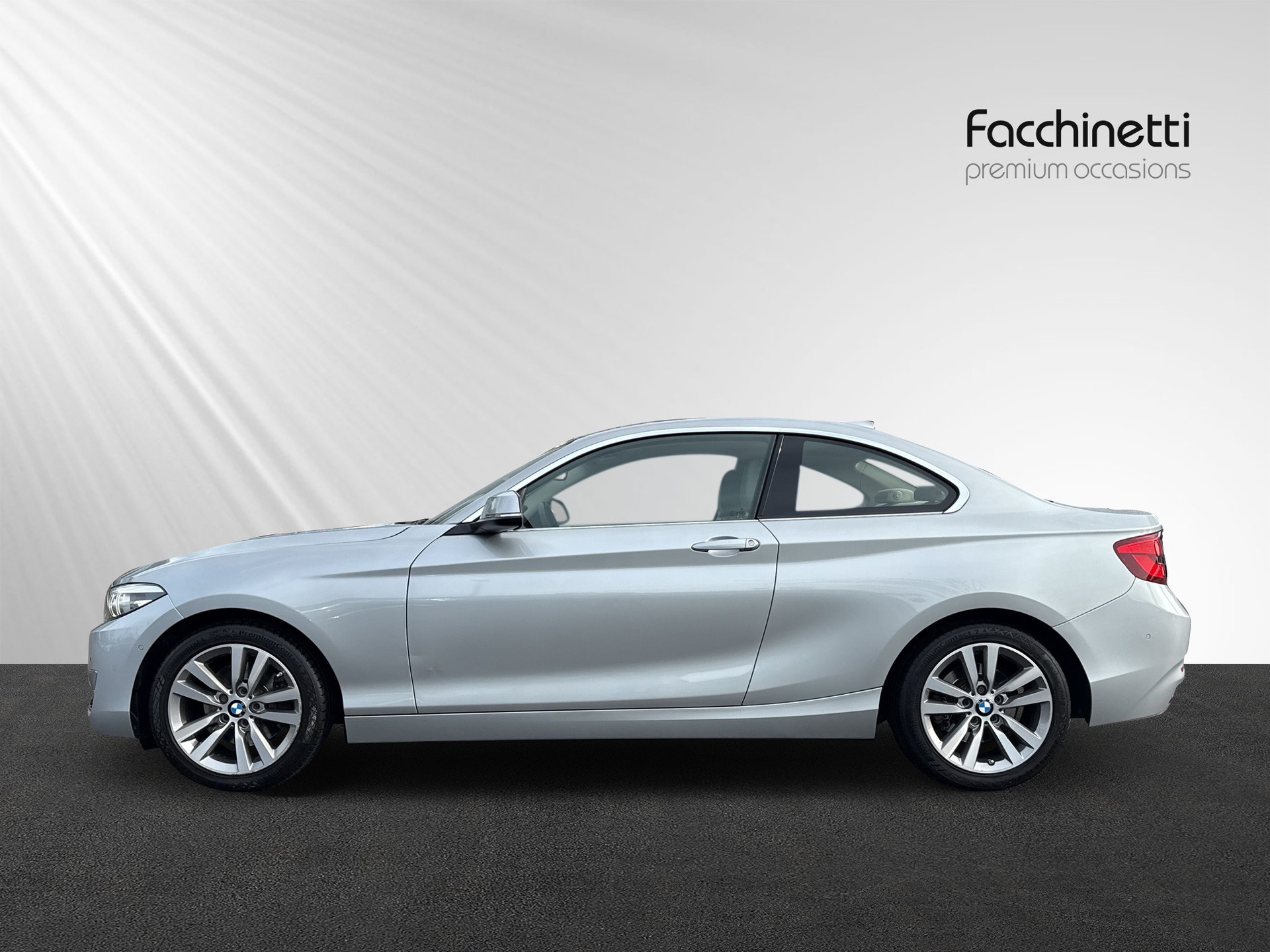 BMW 220i Luxury Line Steptronic-showroom-element-1