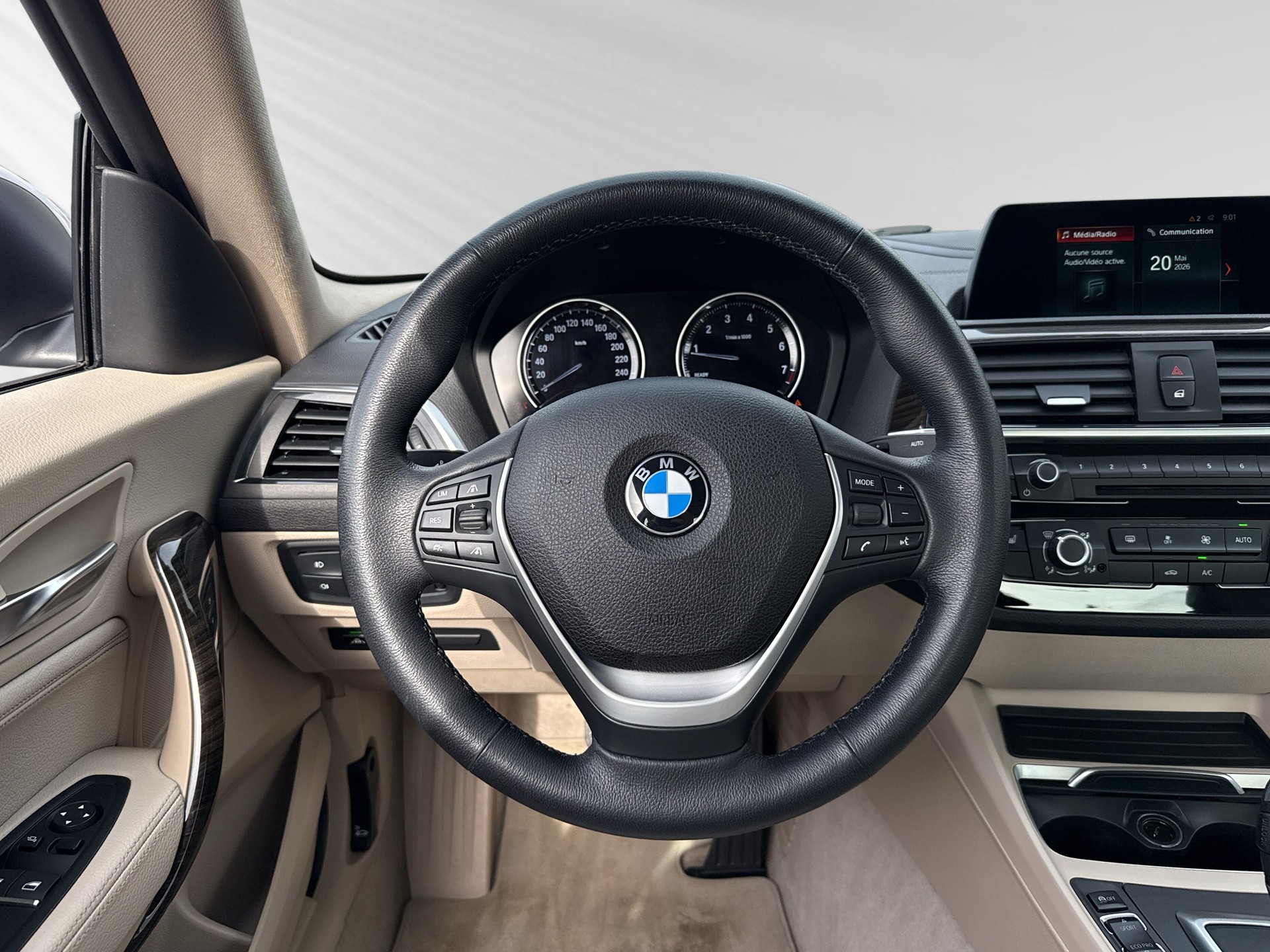 BMW 220i Luxury Line Steptronic-image-4