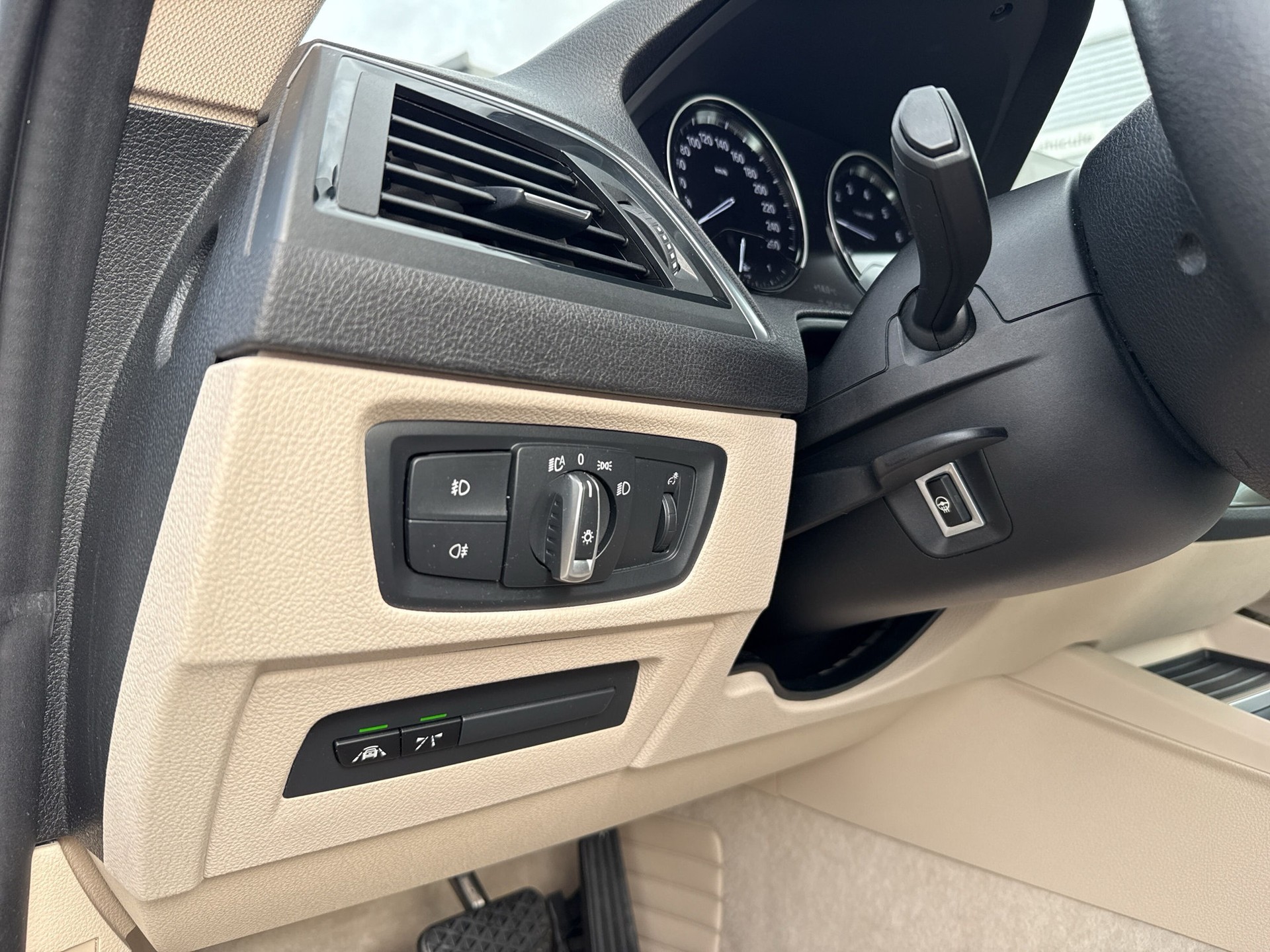BMW 220i Luxury Line Steptronic-image-19