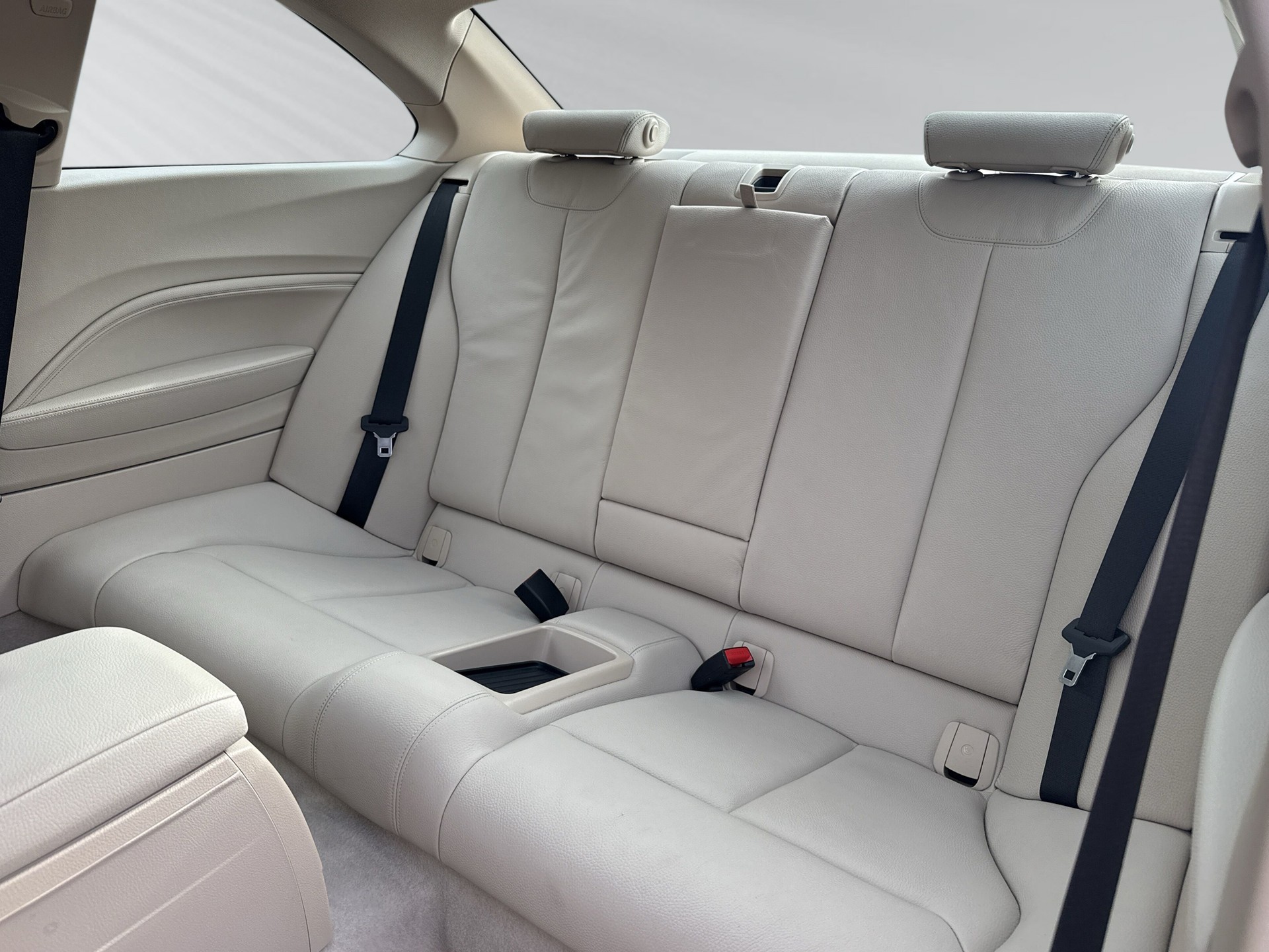 BMW 220i Luxury Line Steptronic-image-6
