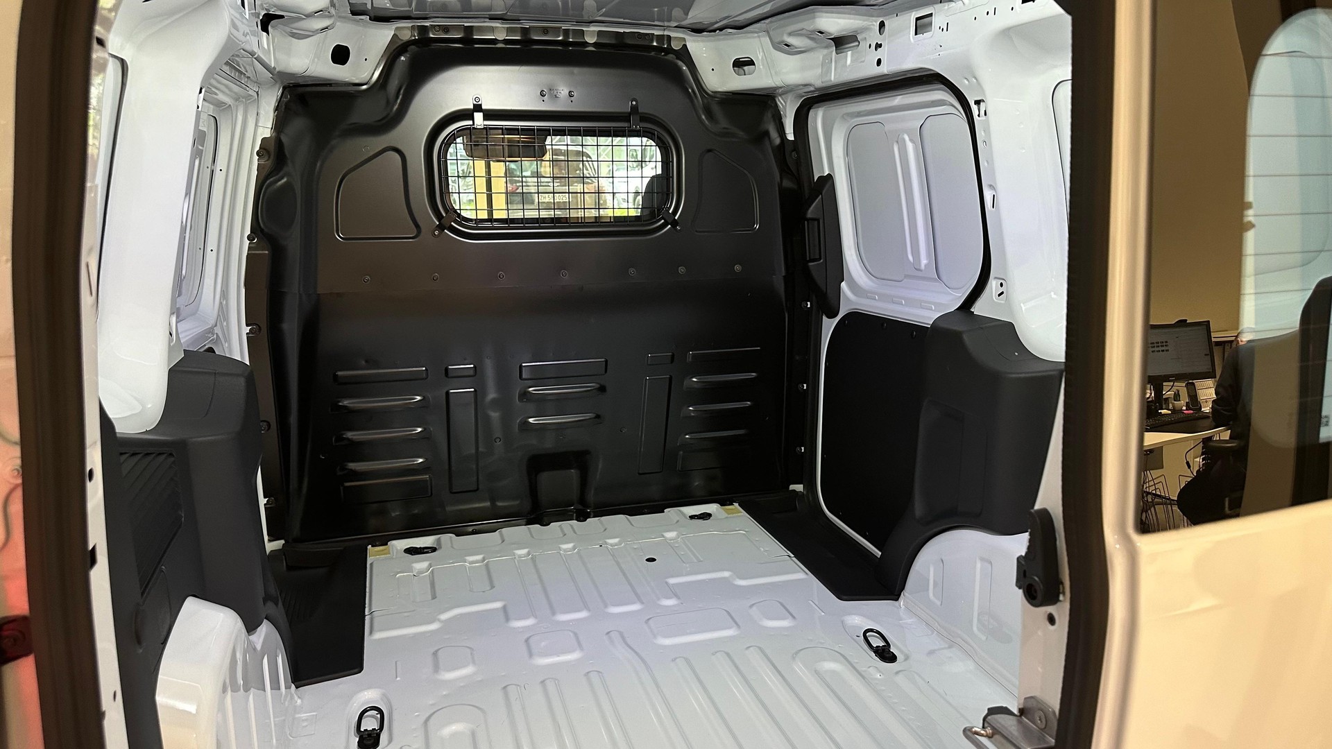 FORD Transit Courier Van 1.0 EcoBoost Trend-image-16