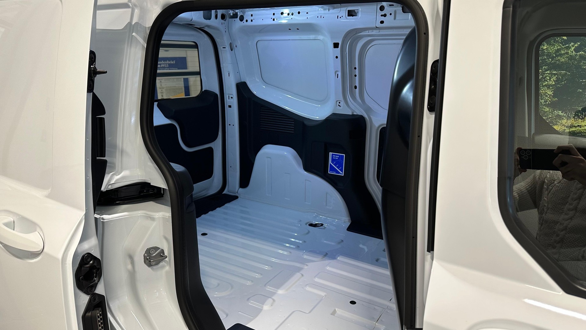 FORD Transit Courier Van 1.0 EcoBoost Trend-image-13