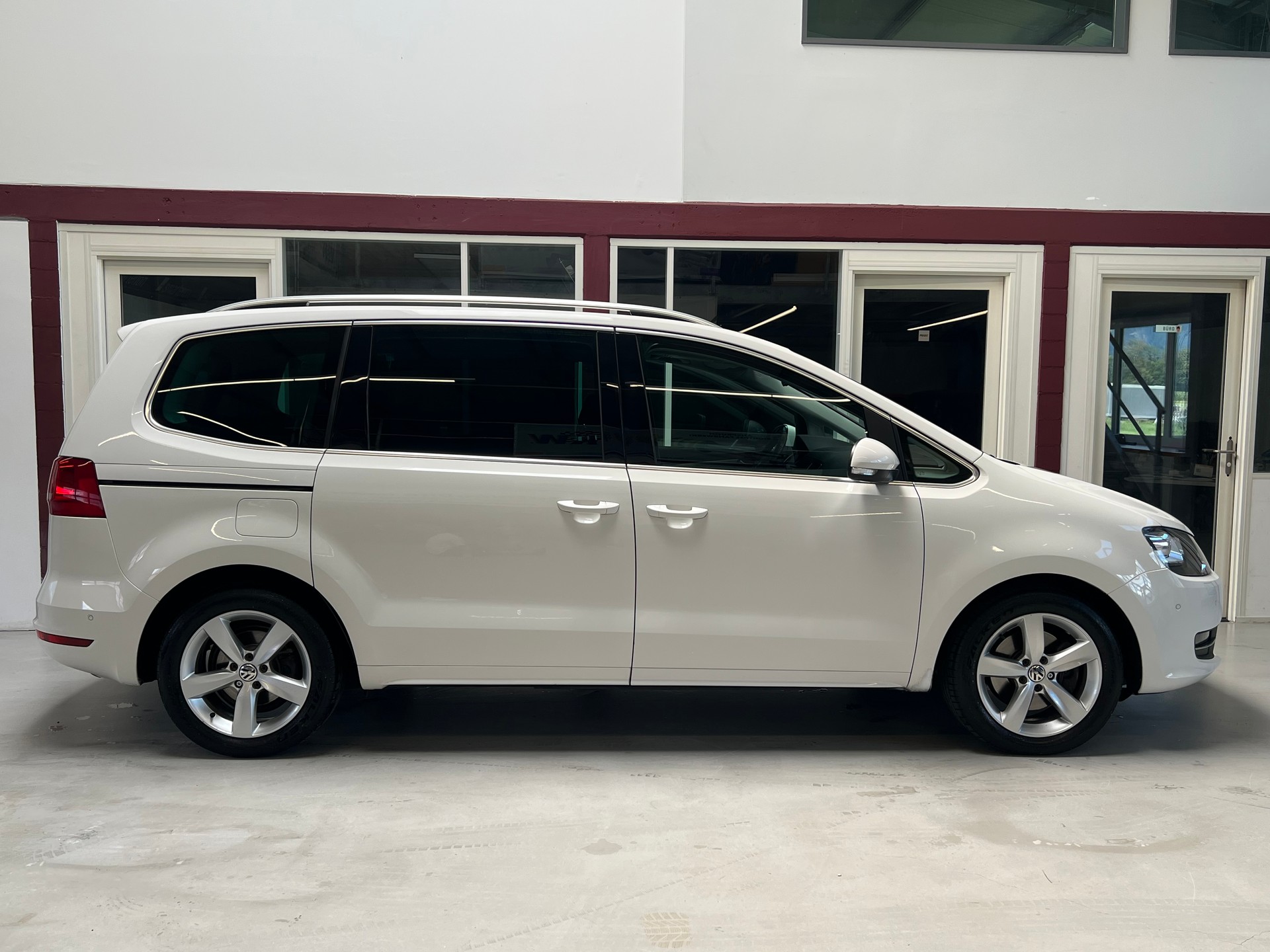 VW Sharan 2.0 TDI BlueMotion Technology Highline DSG-image-8