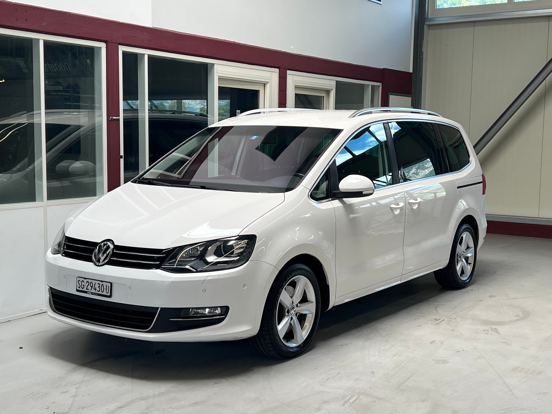 VW Sharan 2.0 TDI BlueMotion Technology Highline DSG-image-2
