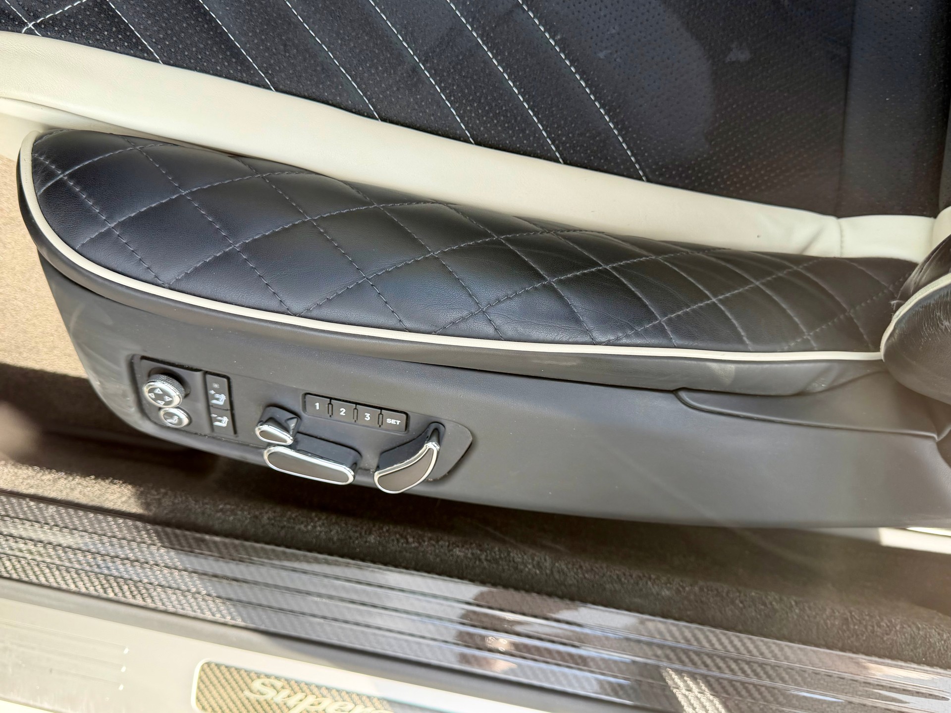 BENTLEY 6.0 V12-image-12