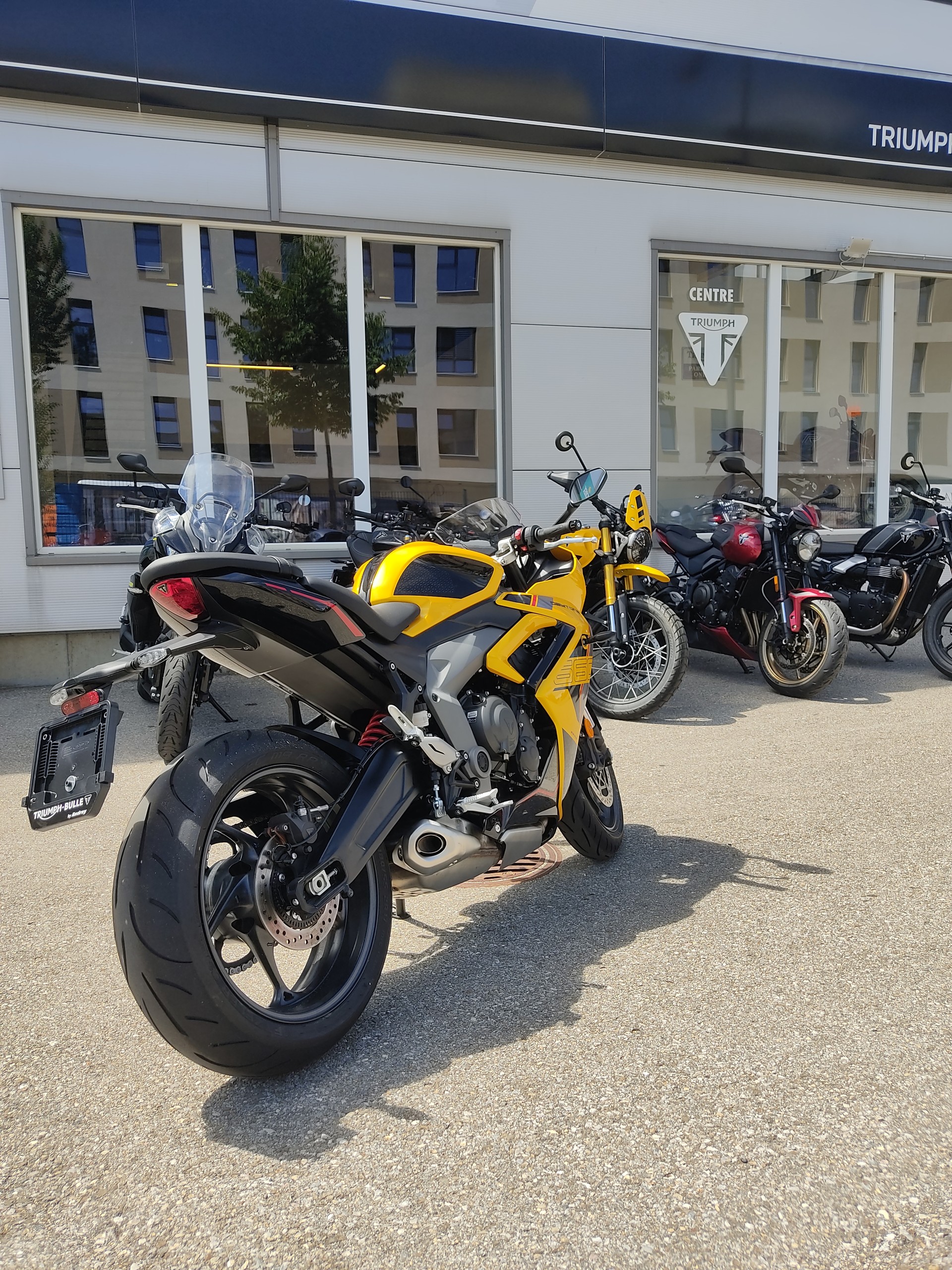 TRIUMPH Daytona 660-image-2