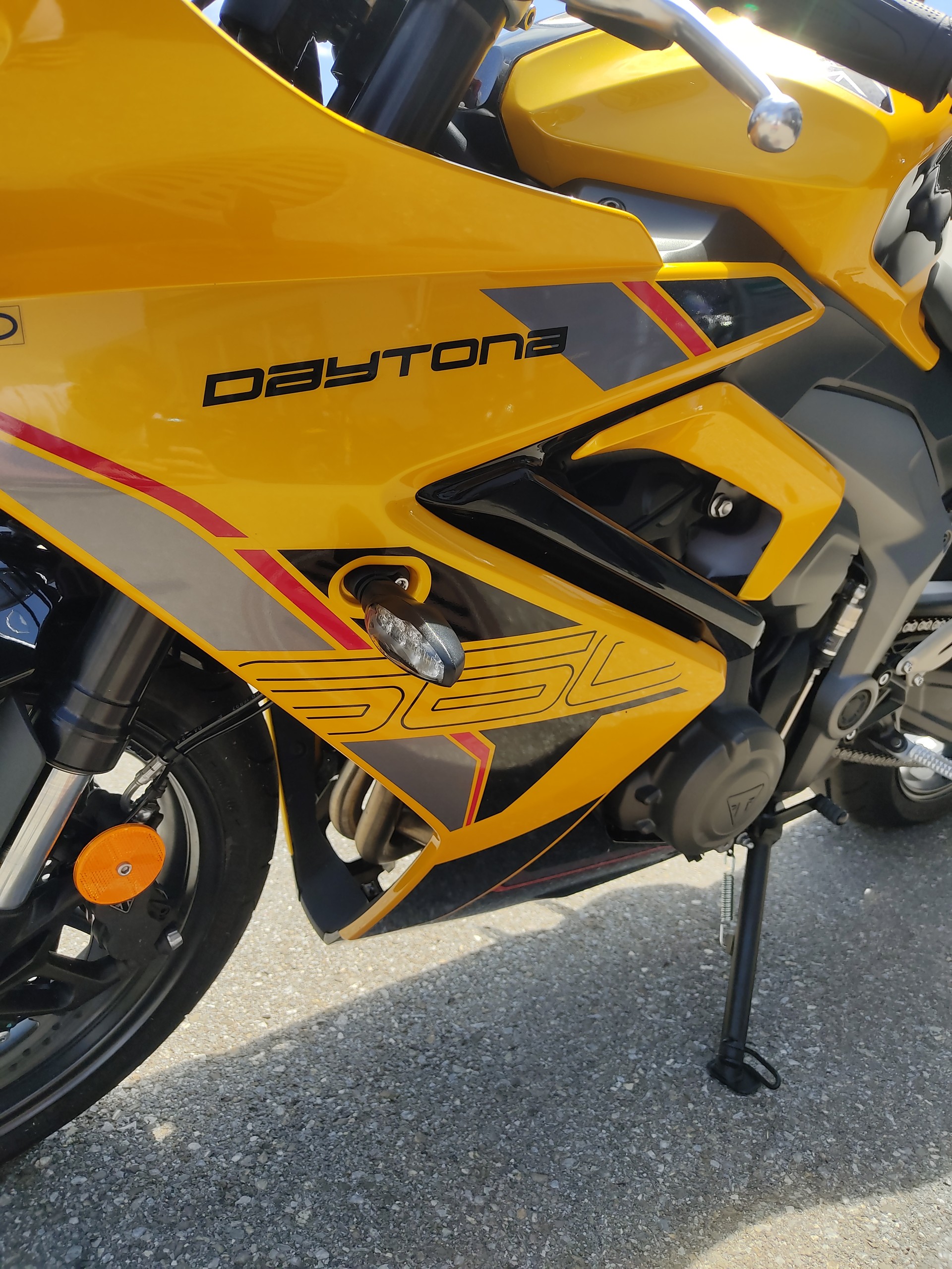 TRIUMPH Daytona 660-image-3