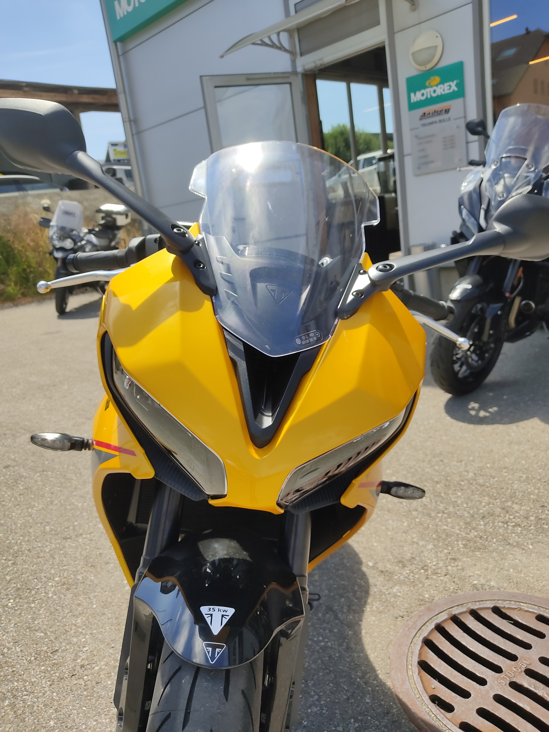 TRIUMPH Daytona 660-image-7