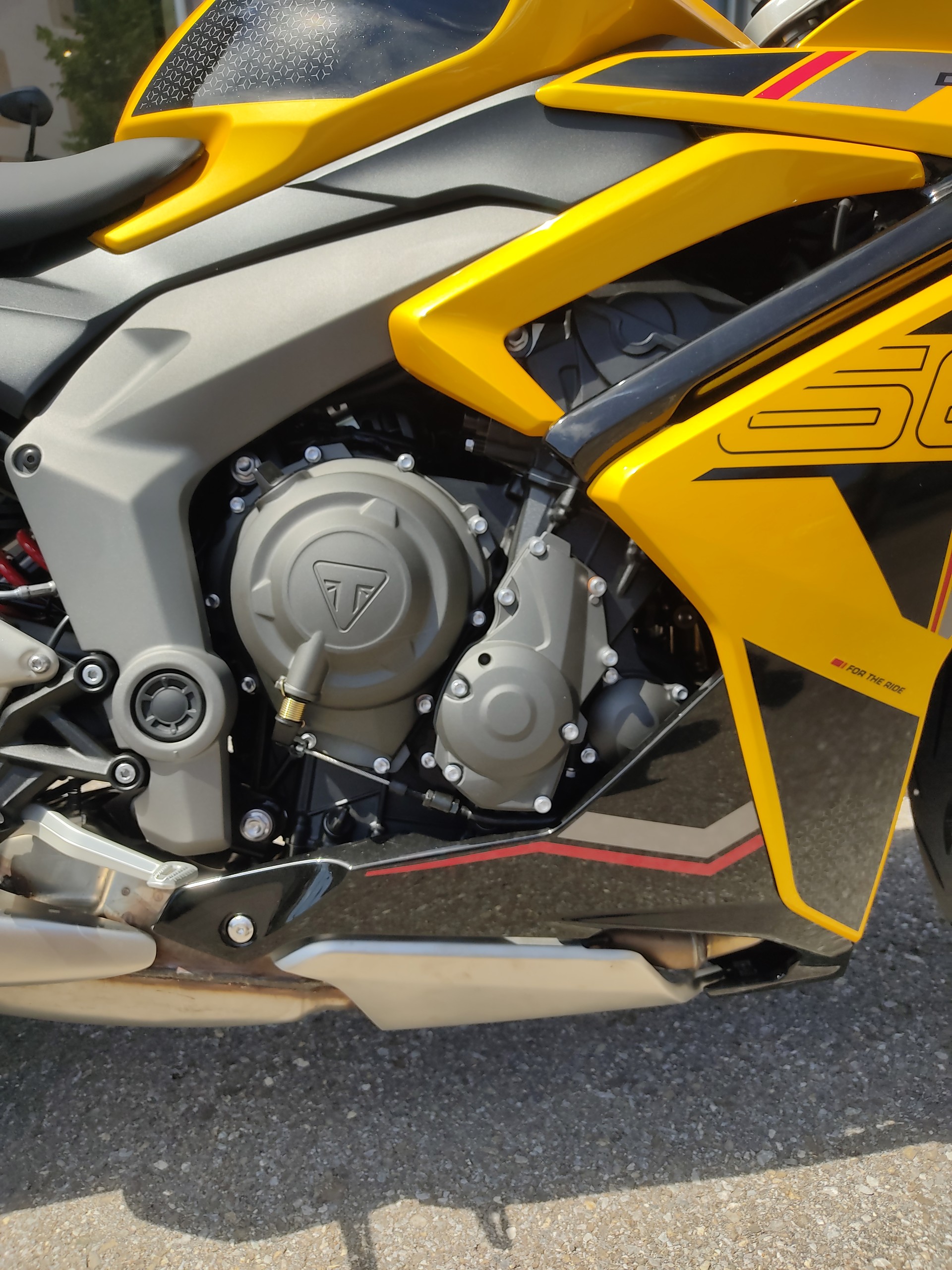TRIUMPH Daytona 660-image-5