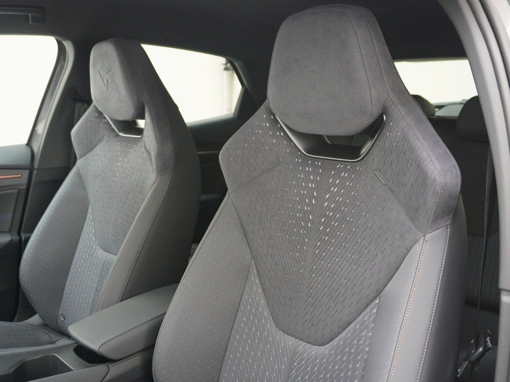 CUPRA Raval 52 kWh Dynamic Plus-image-6