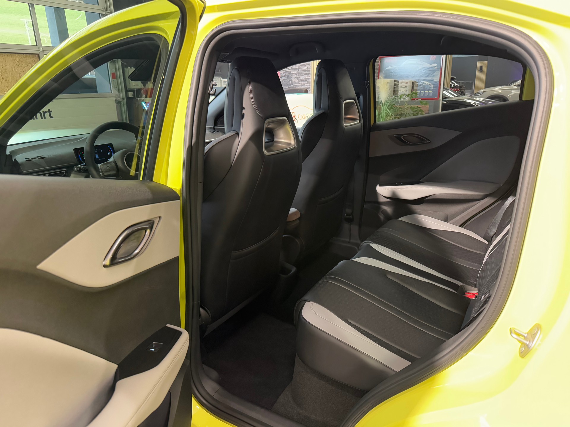 BYD Dolphin Surf 43 kWh Comfort-image-11