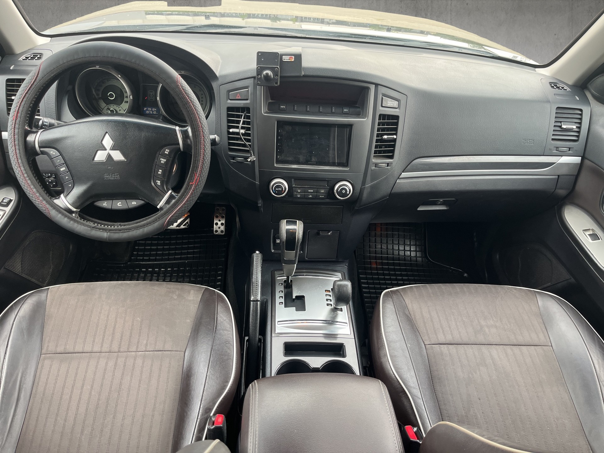 MITSUBISHI Pajero 3.2 DI-D Swiss Edition Automatic-image-8