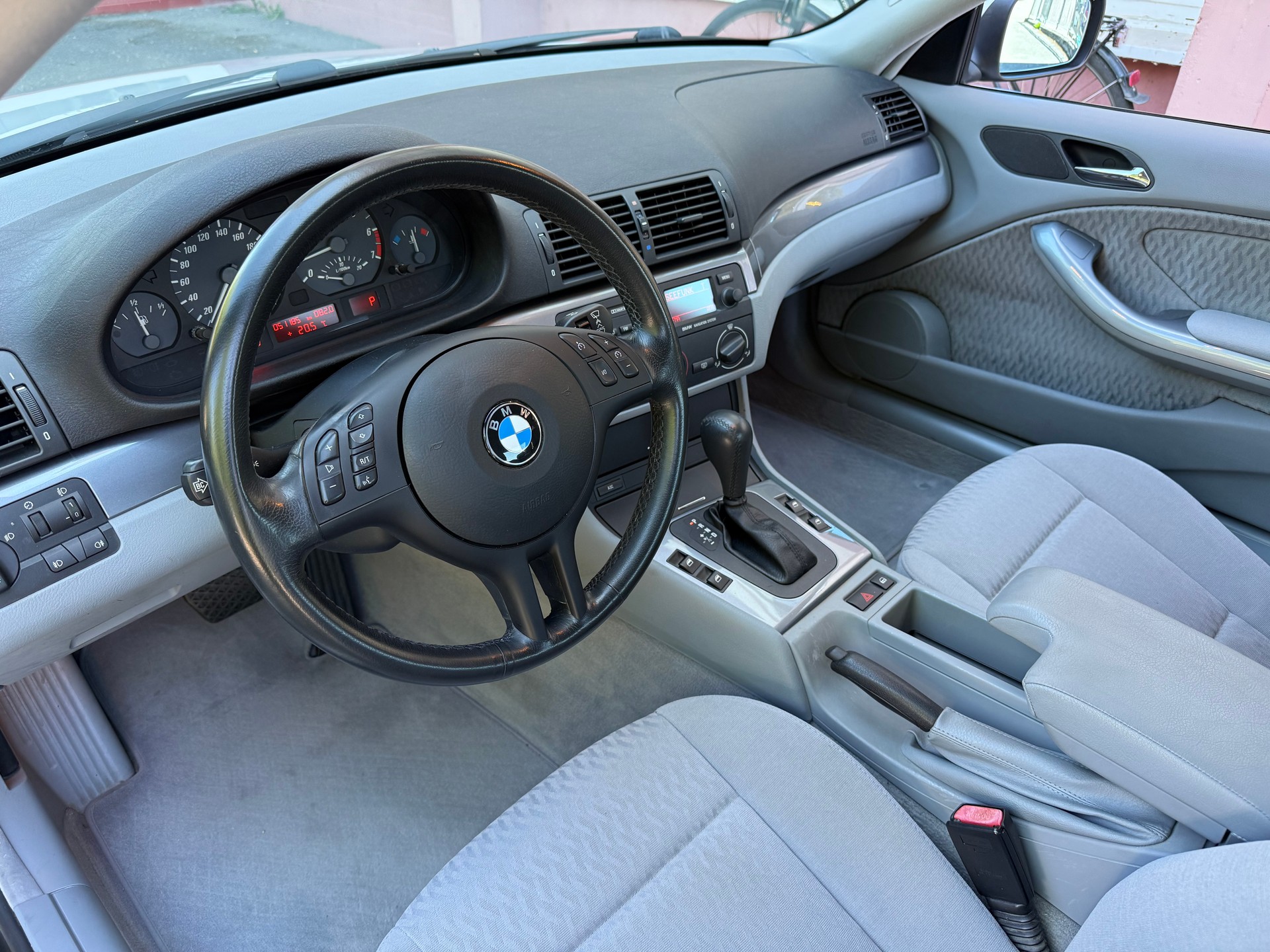BMW 323Ci Coupé-image-8