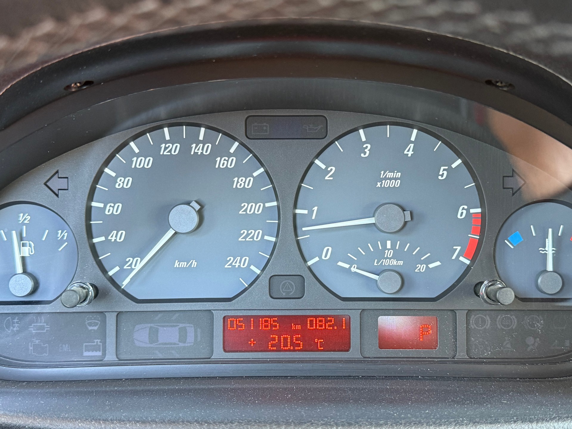 BMW 323Ci Coupé-image-10