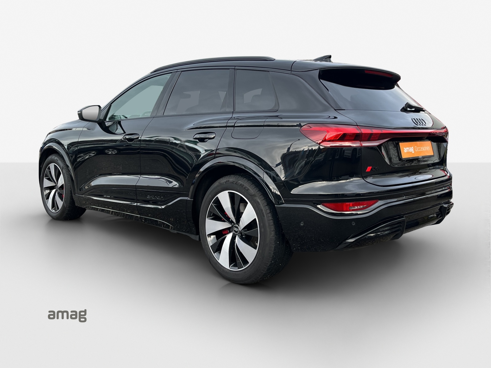 AUDI Q6 e-tron quattro-showroom-element-2