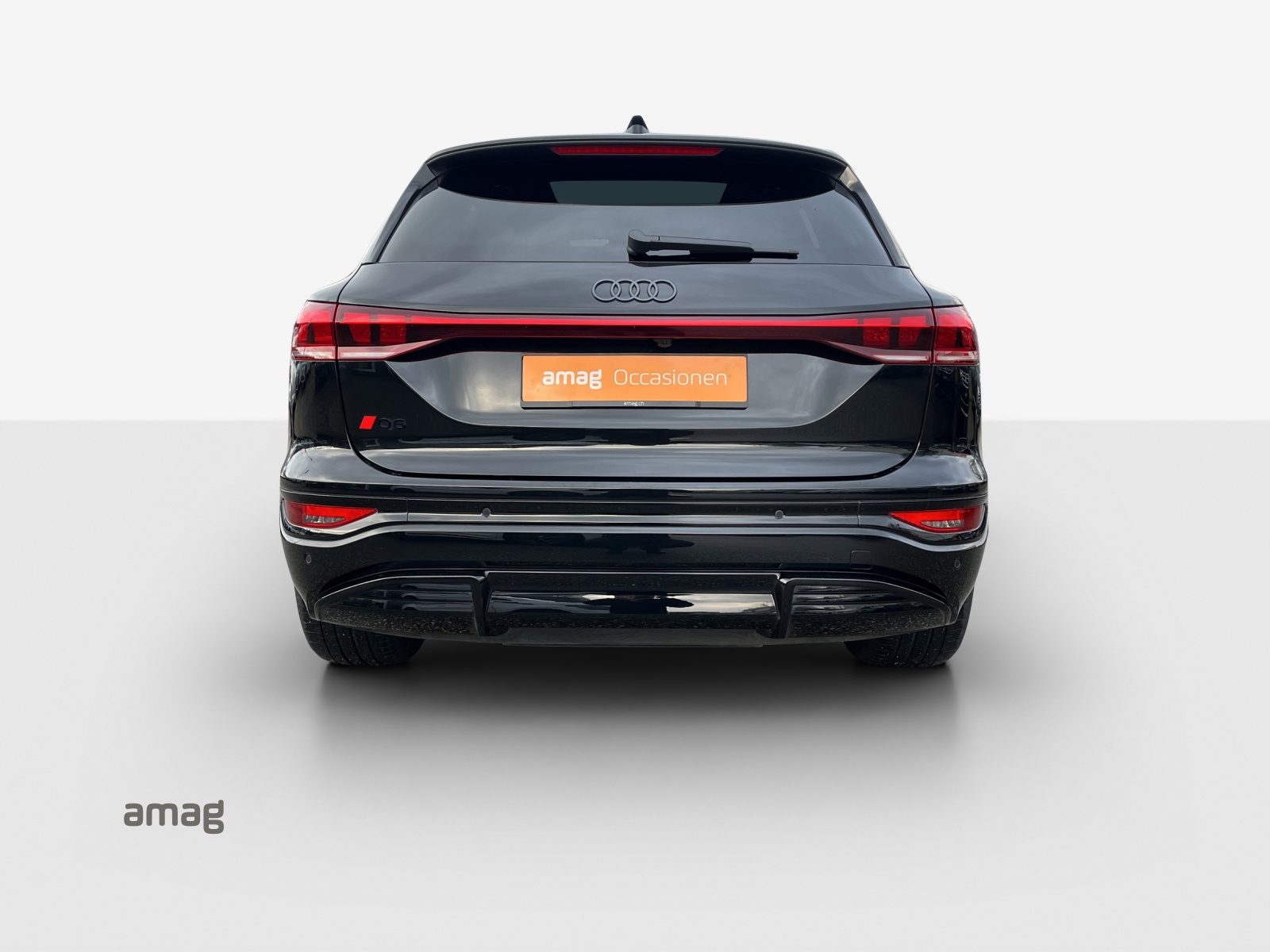 AUDI Q6 e-tron quattro-showroom-element-3