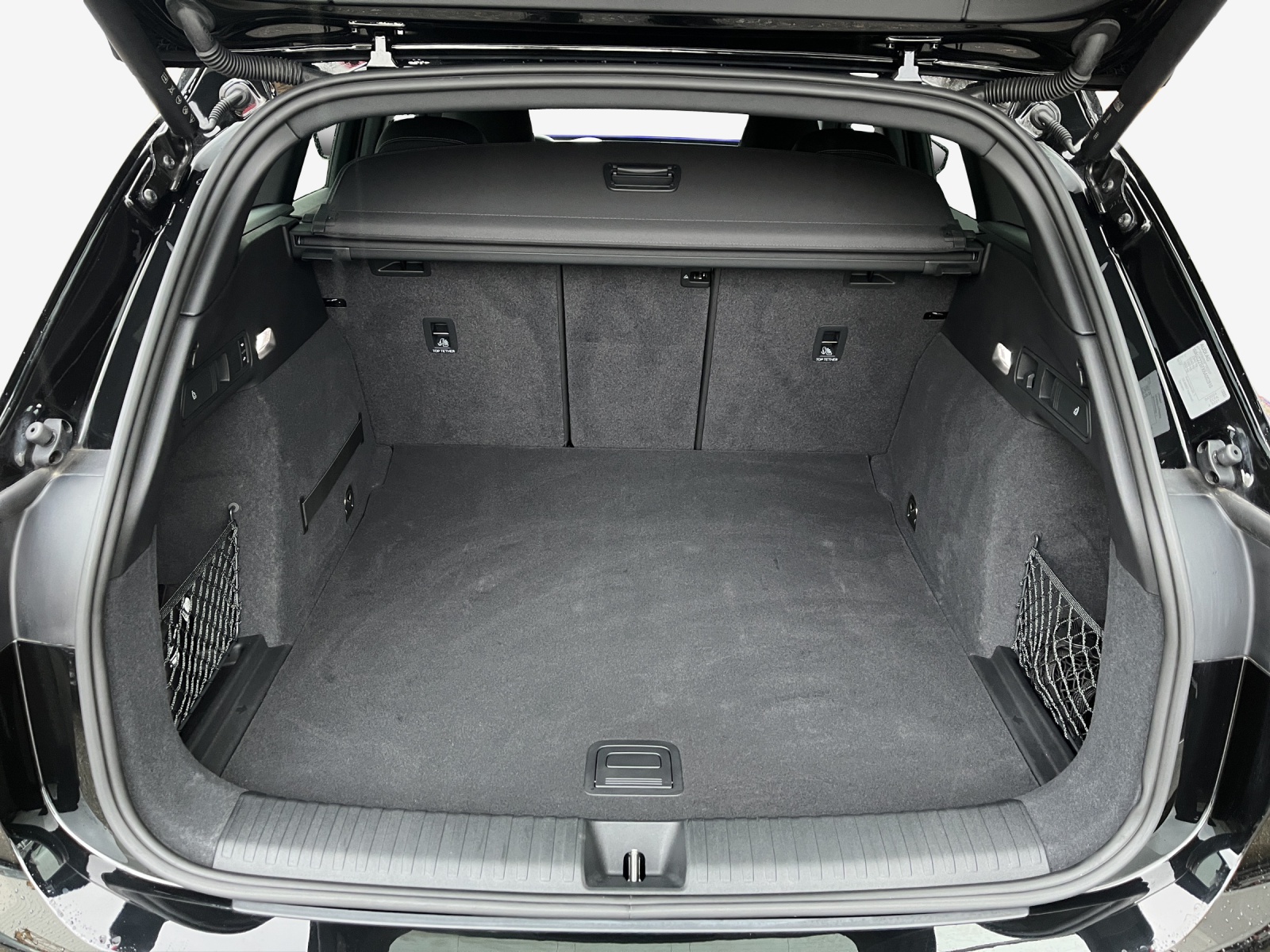 AUDI Q6 e-tron quattro-image-12