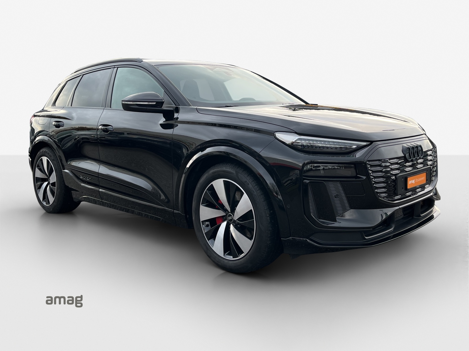 AUDI Q6 e-tron quattro-image-5