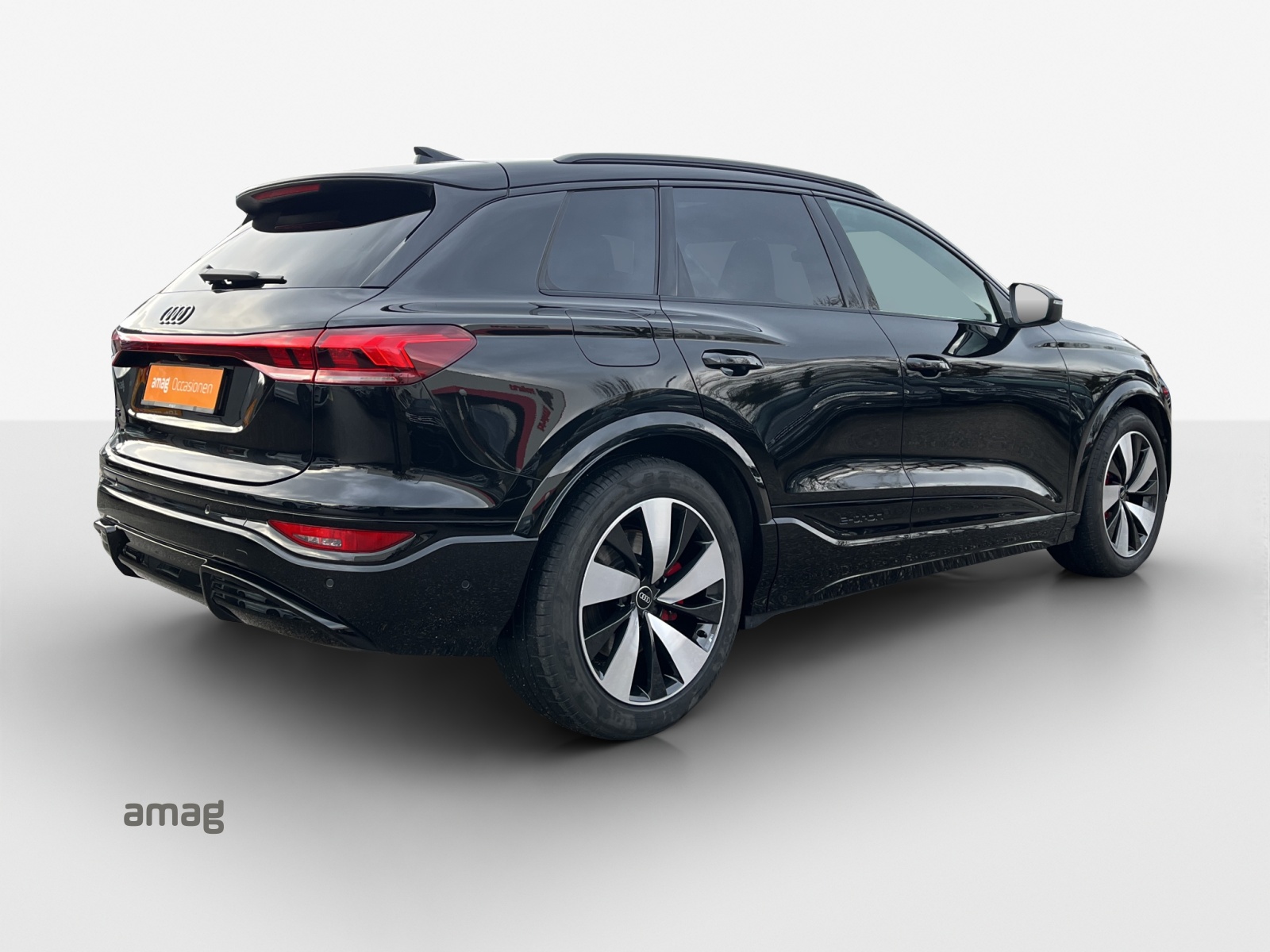AUDI Q6 e-tron quattro-image-4