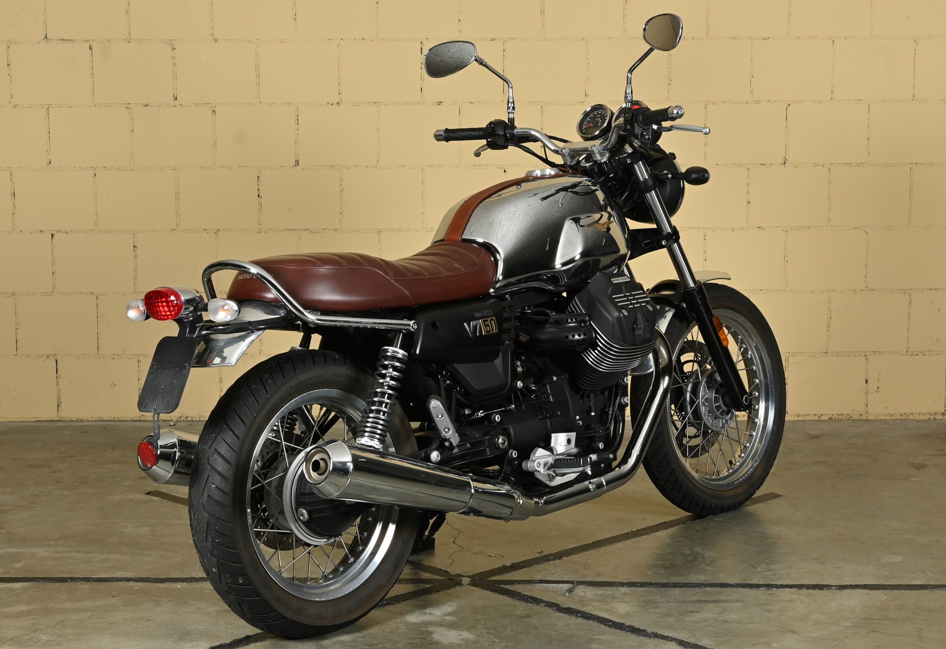 MOTO GUZZI V7 III Anniversario 750 ABS-image-13