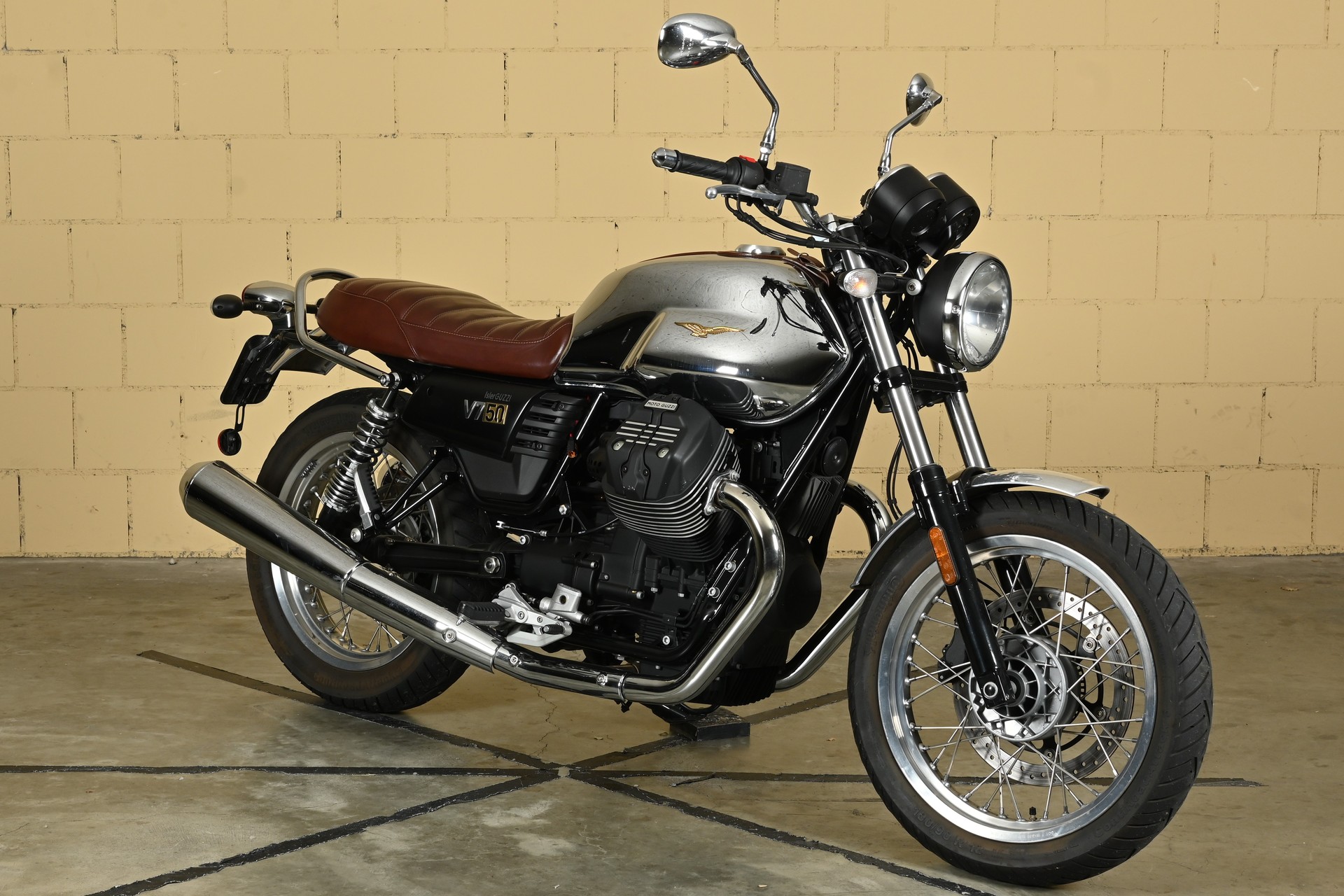 MOTO GUZZI V7 III Anniversario 750 ABS-image-8