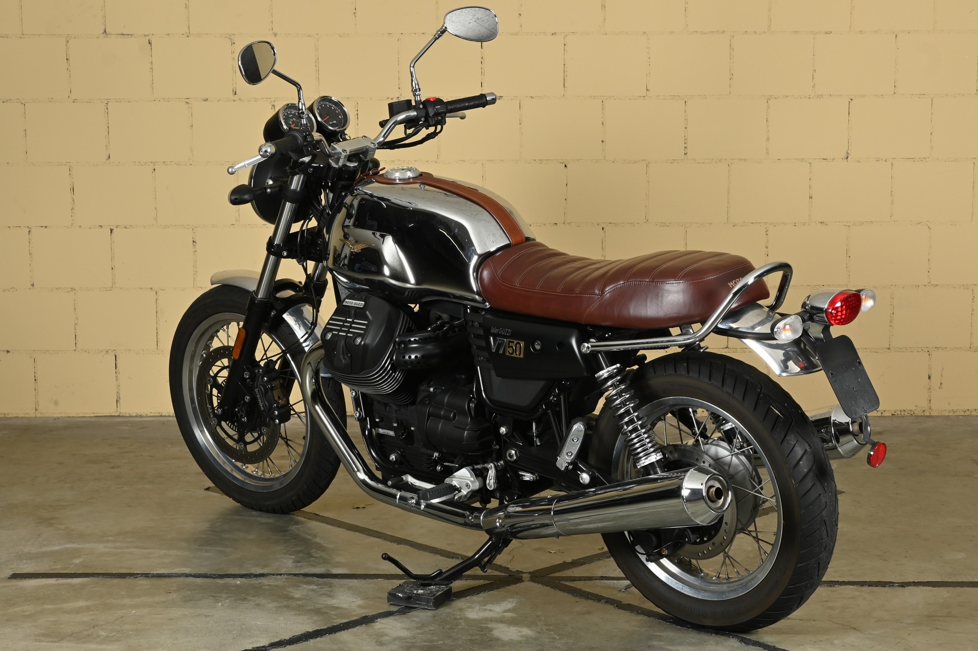 MOTO GUZZI V7 III Anniversario 750 ABS-image-5
