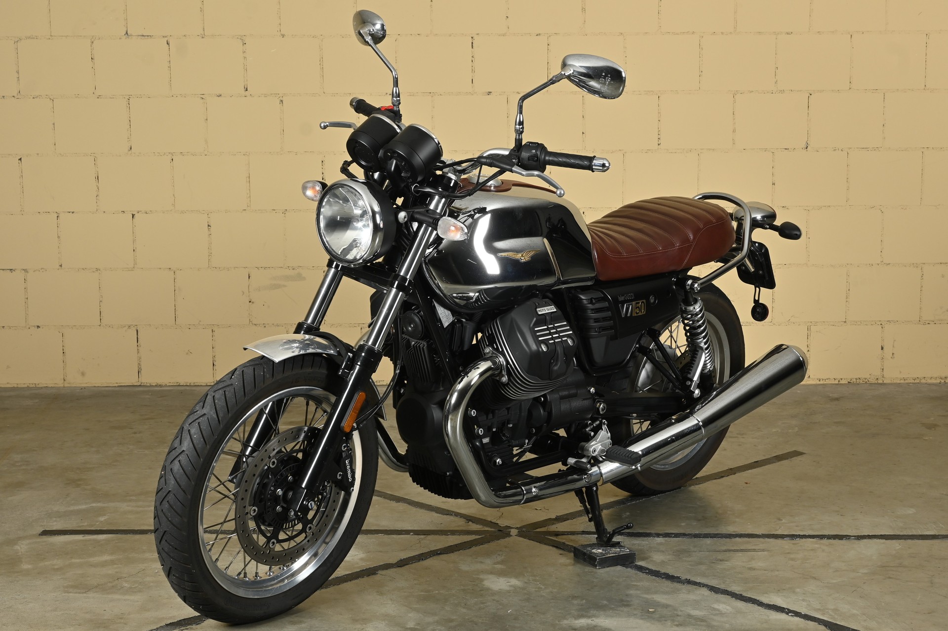 MOTO GUZZI V7 III Anniversario 750 ABS-image-10