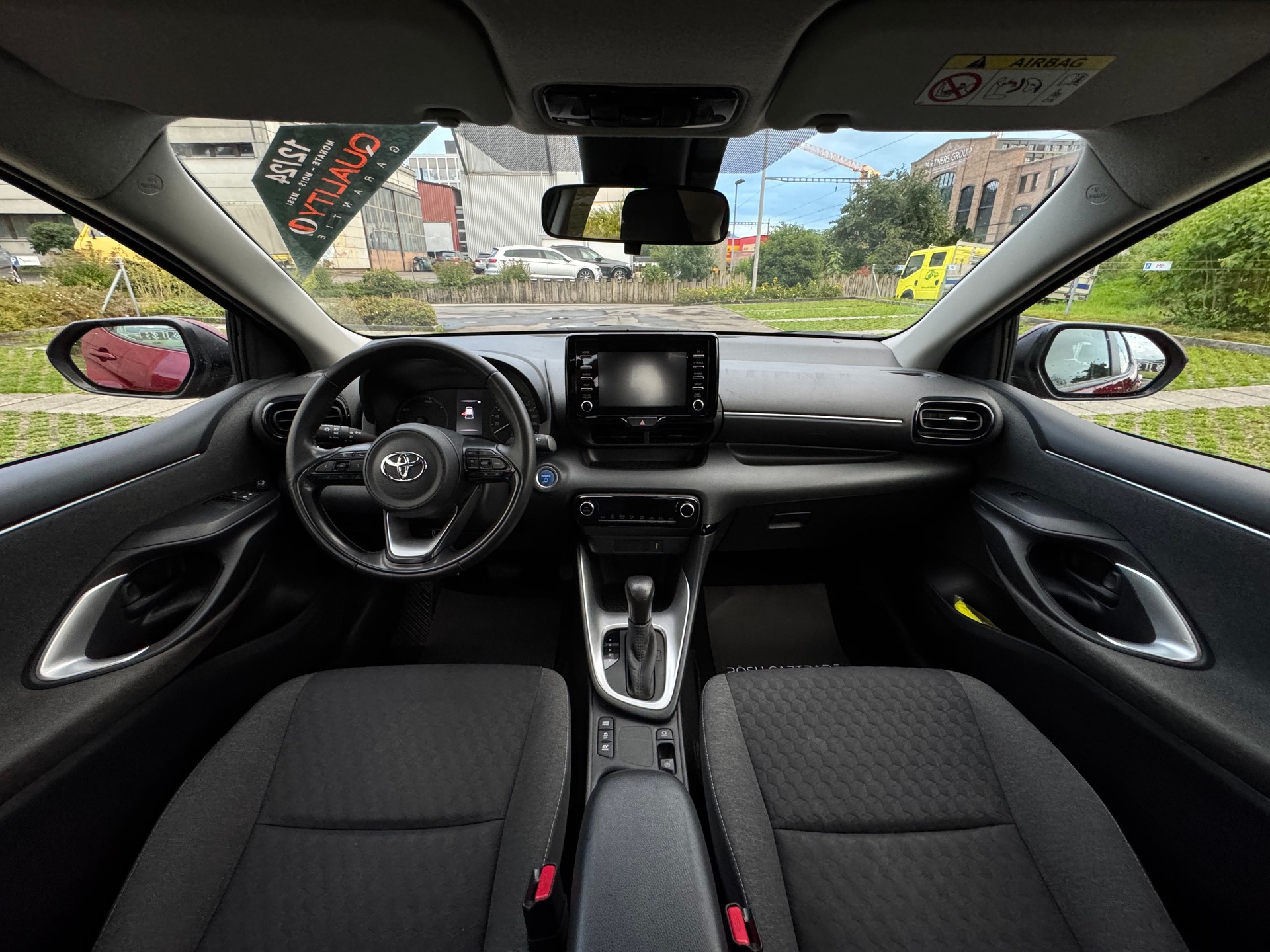 TOYOTA Yaris 1.5 Active e-CVT-image-9