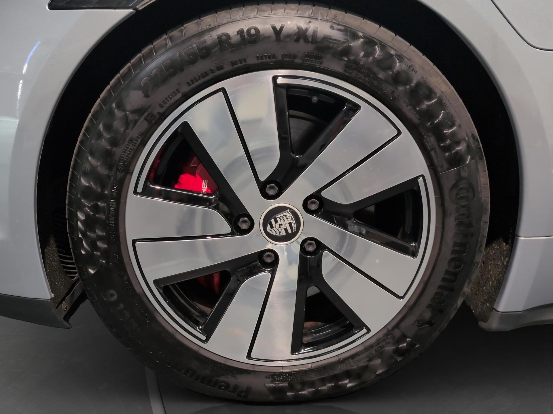 PORSCHE Taycan 4S-image-25
