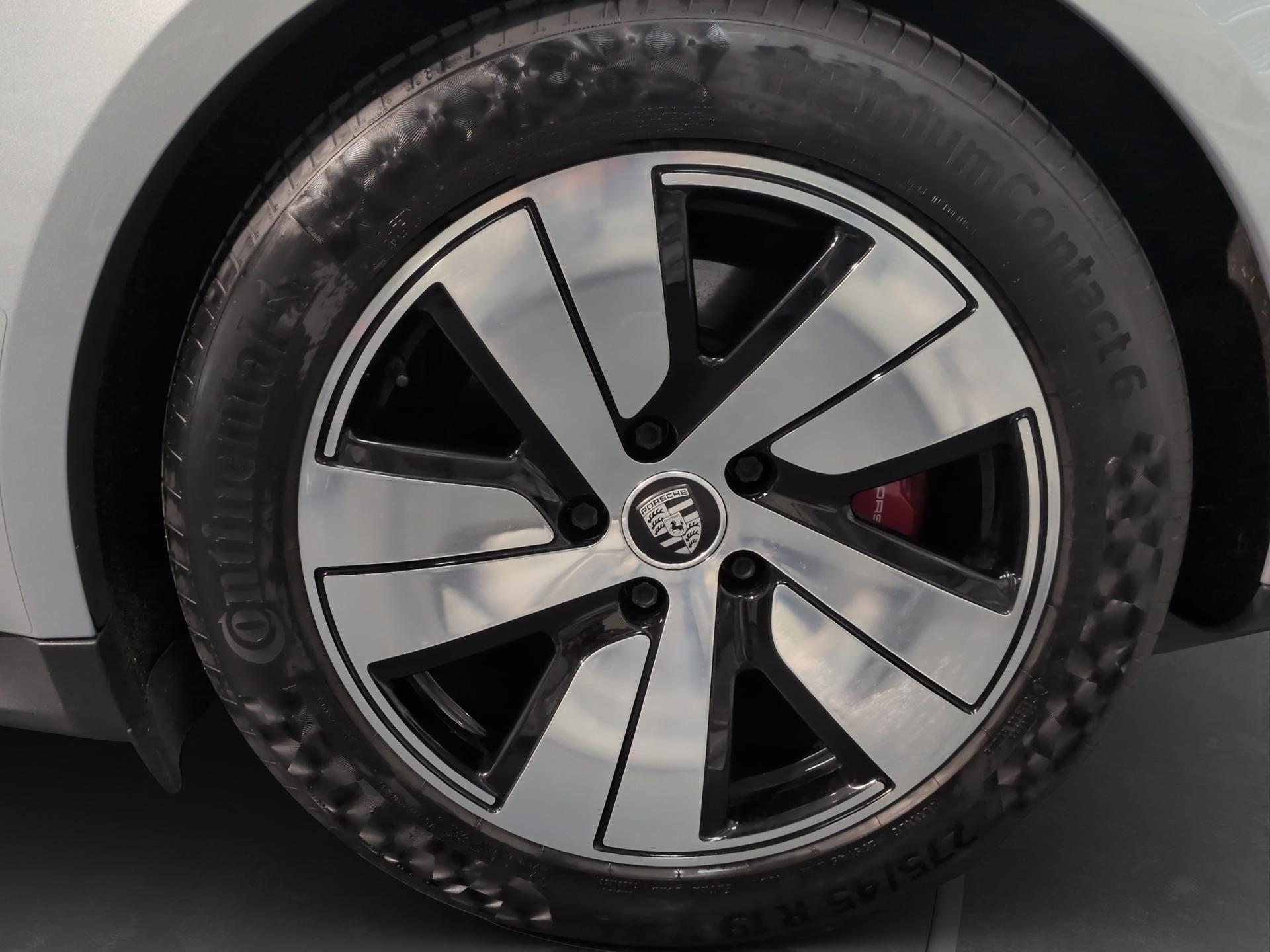 PORSCHE Taycan 4S-image-24