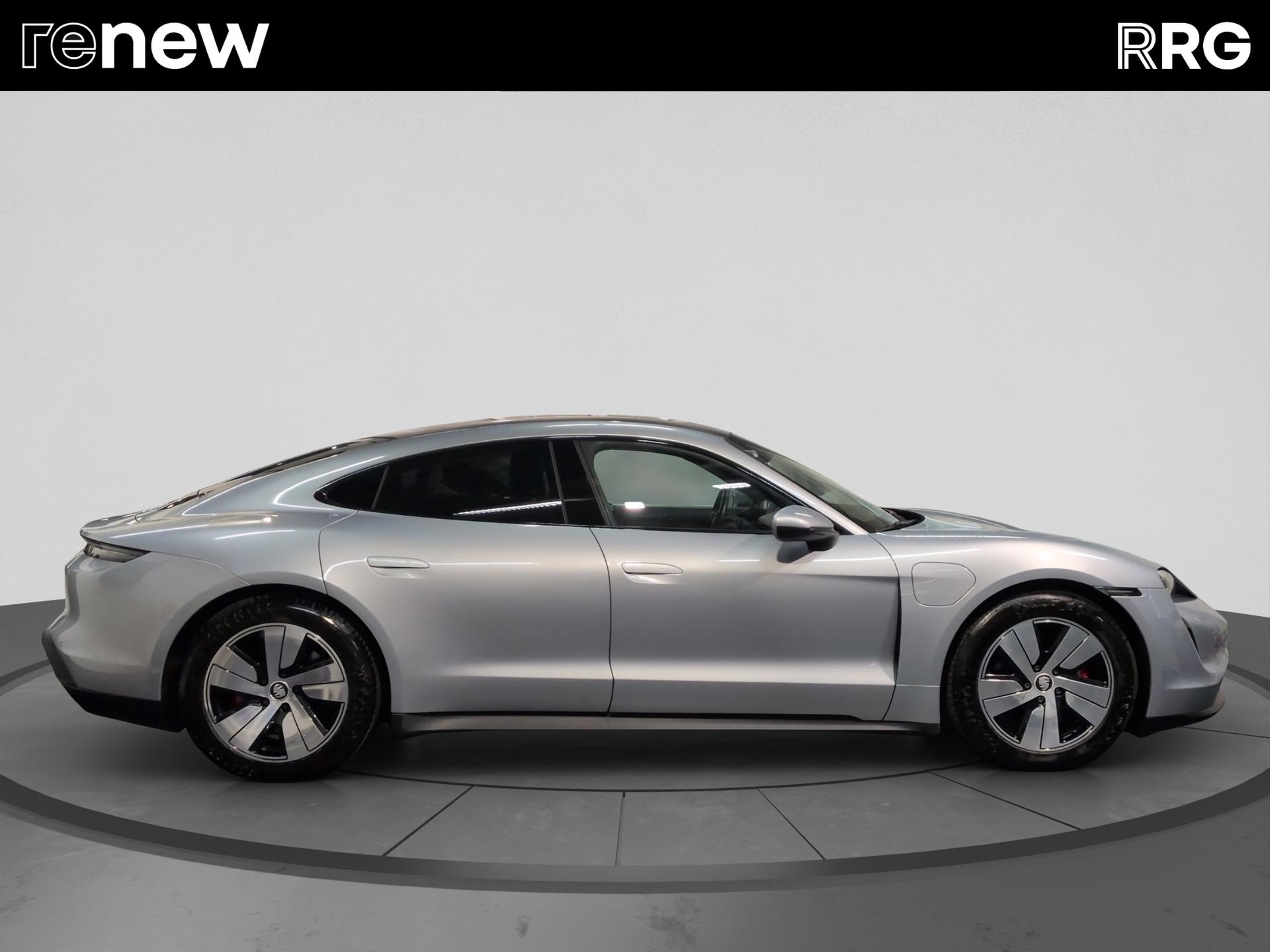 PORSCHE Taycan 4S-showroom-element-1