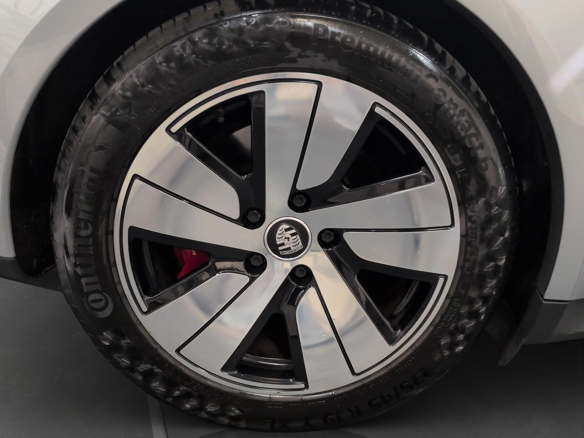 PORSCHE Taycan 4S-image-26