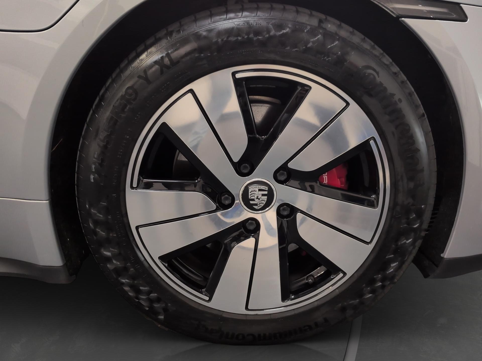 PORSCHE Taycan 4S-image-17