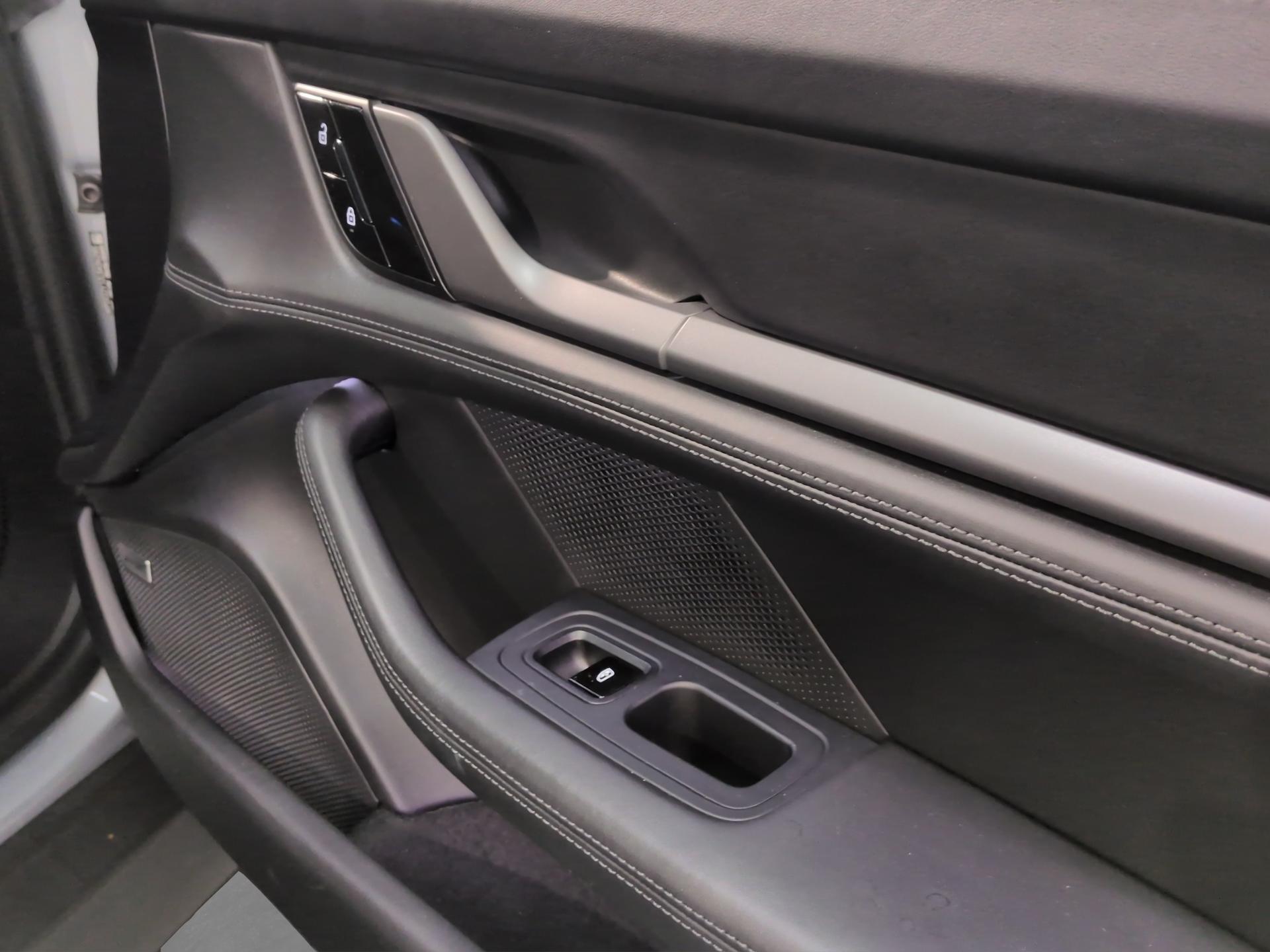 PORSCHE Taycan 4S-image-22